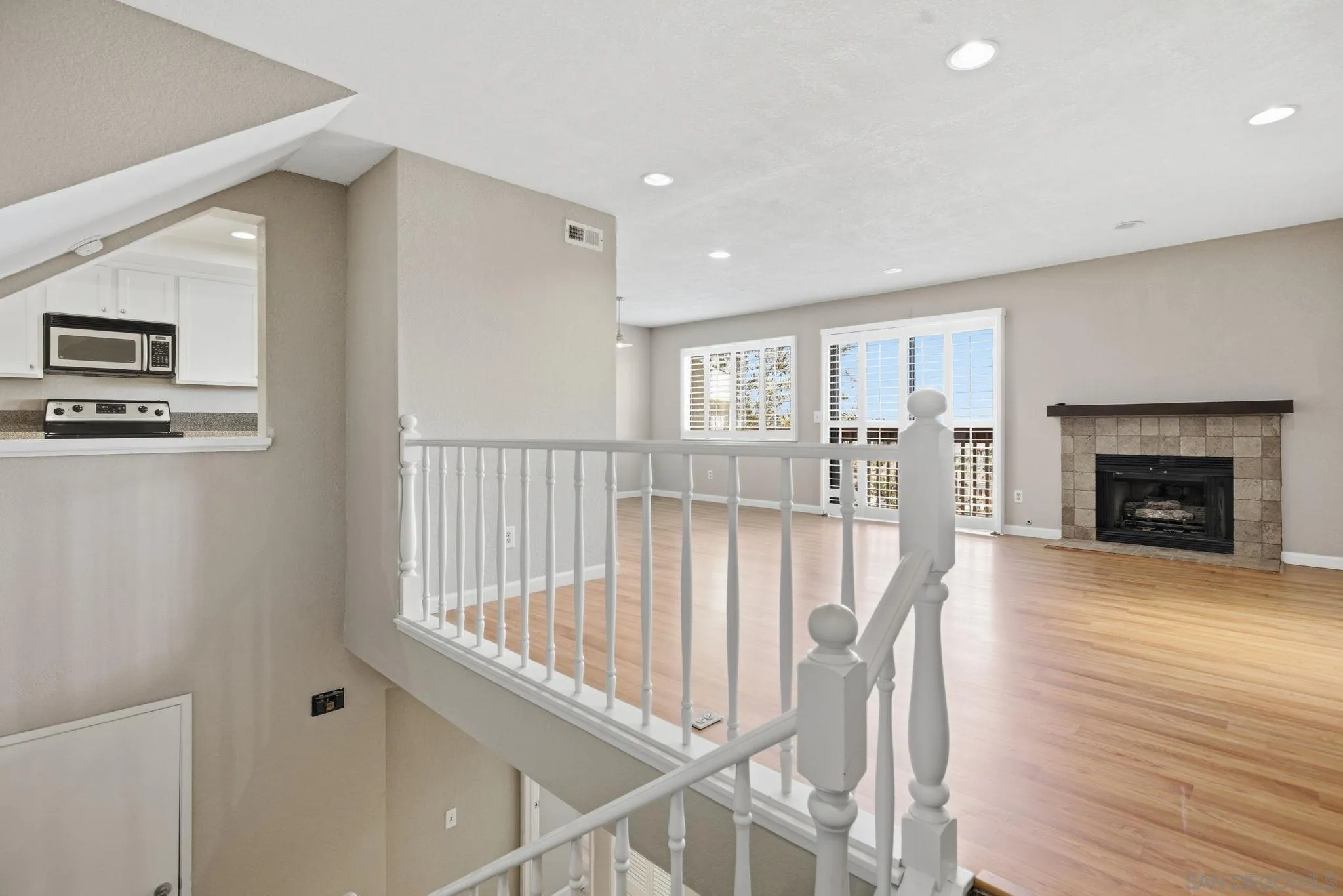 Photo #4: 260019233 Listing: Photo #4