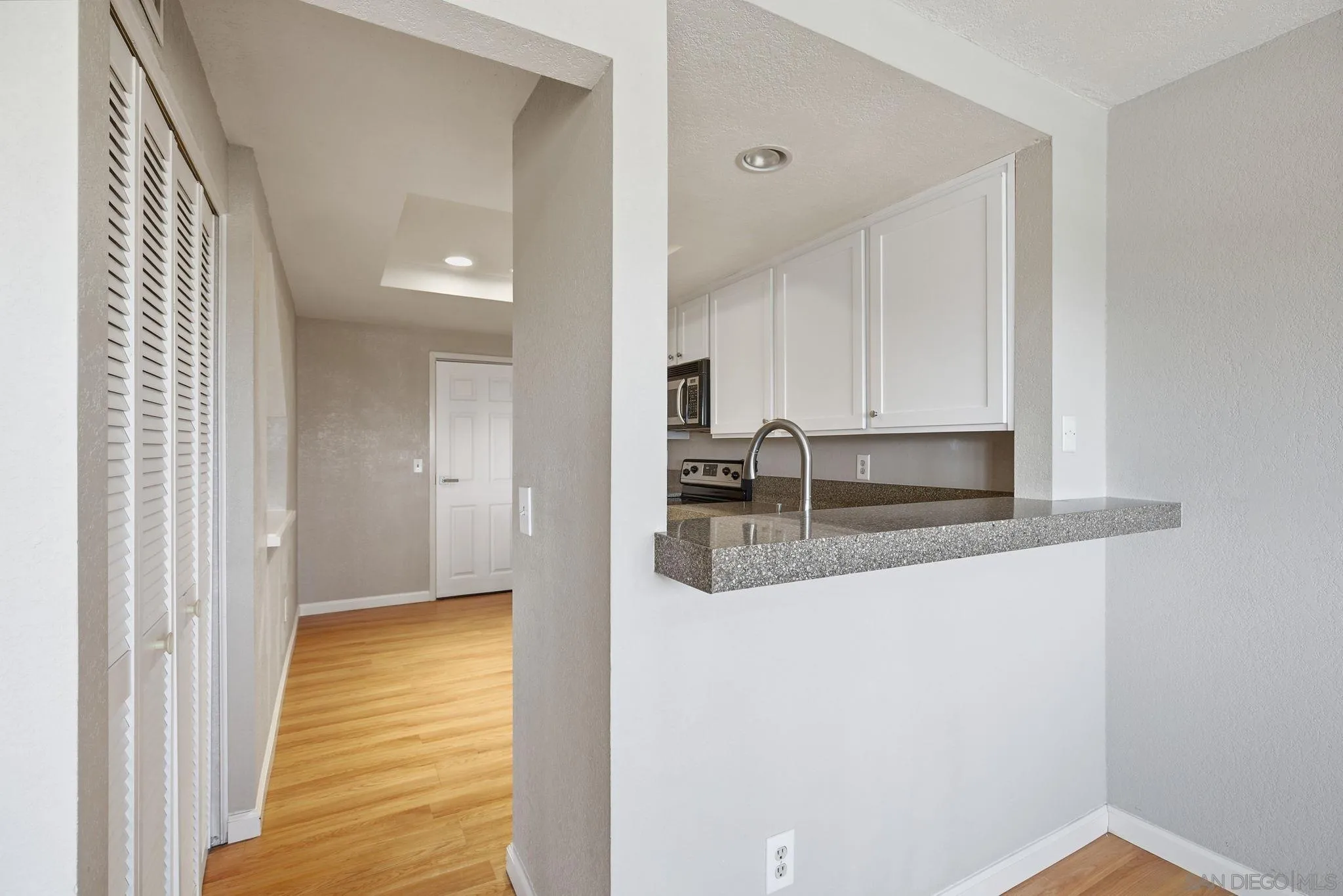 Photo #24: 260019233 Listing: Photo #24