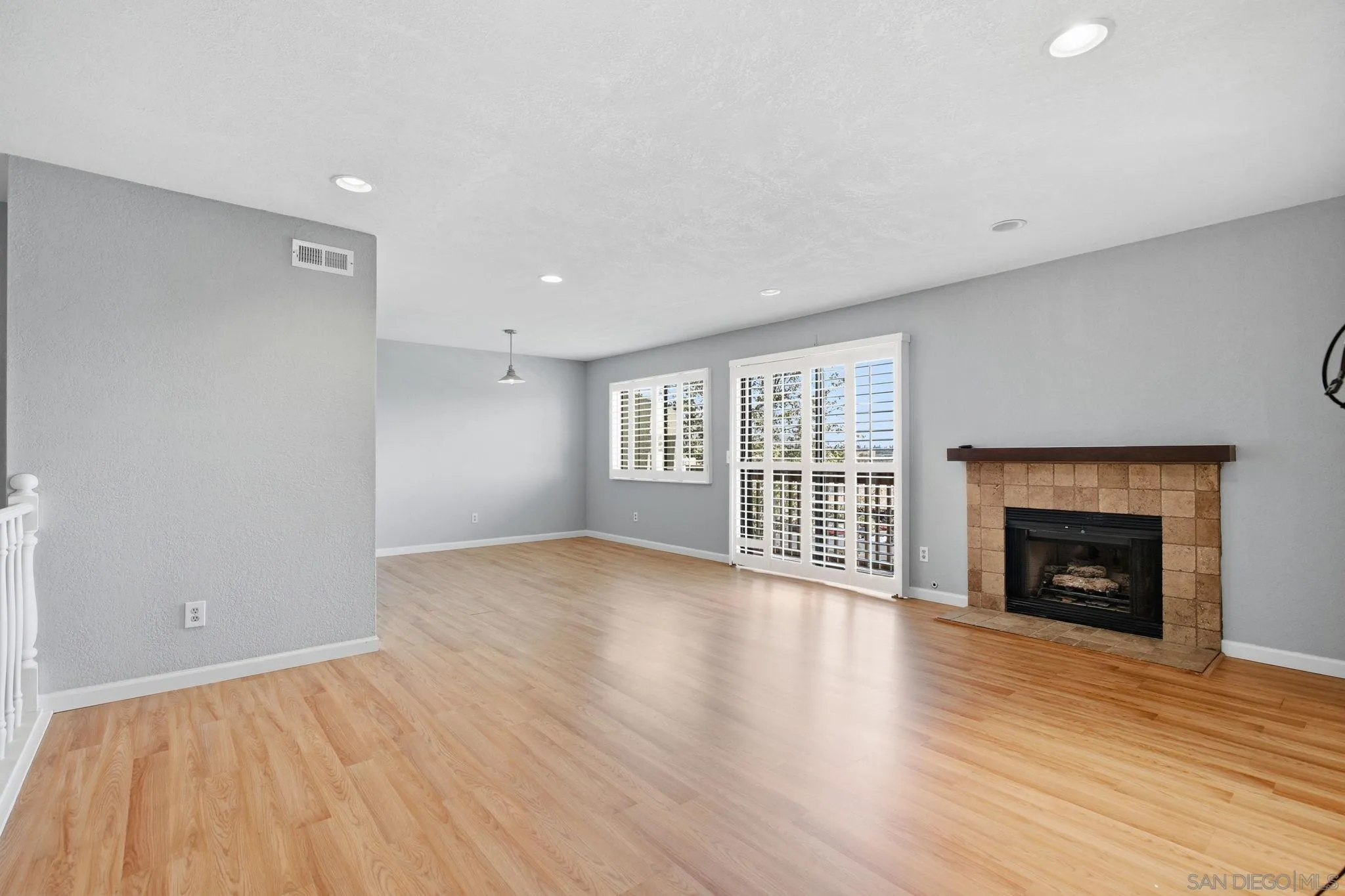 Photo #2: 260019233 Listing: Photo #2