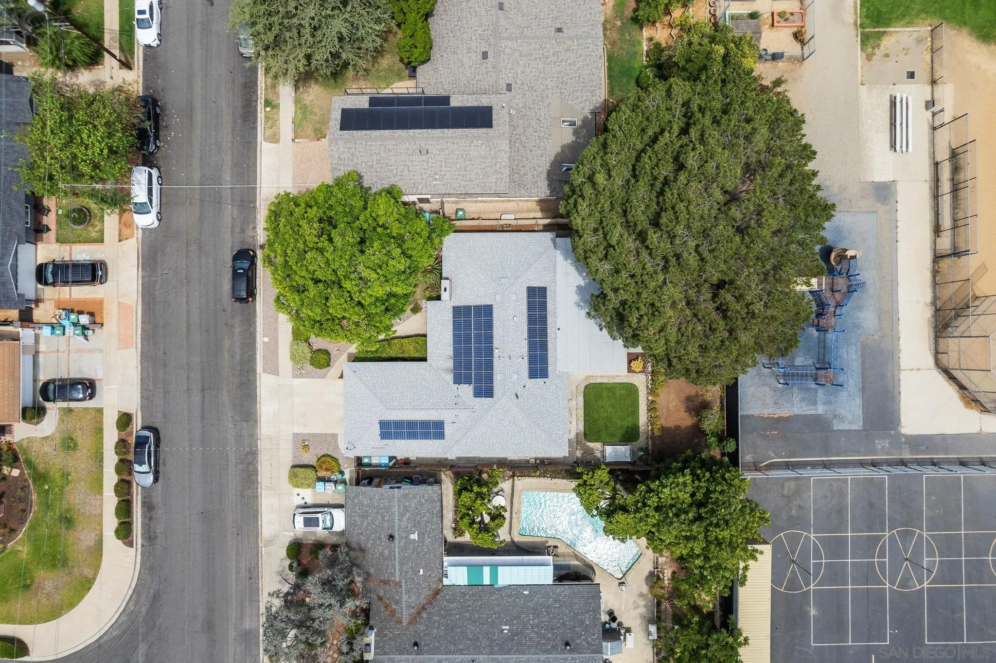 https://cdn.realtyfeed.com/cdn/127/260019235/03bf7d5fc0733bc568aacd2cdf85df82.webp
