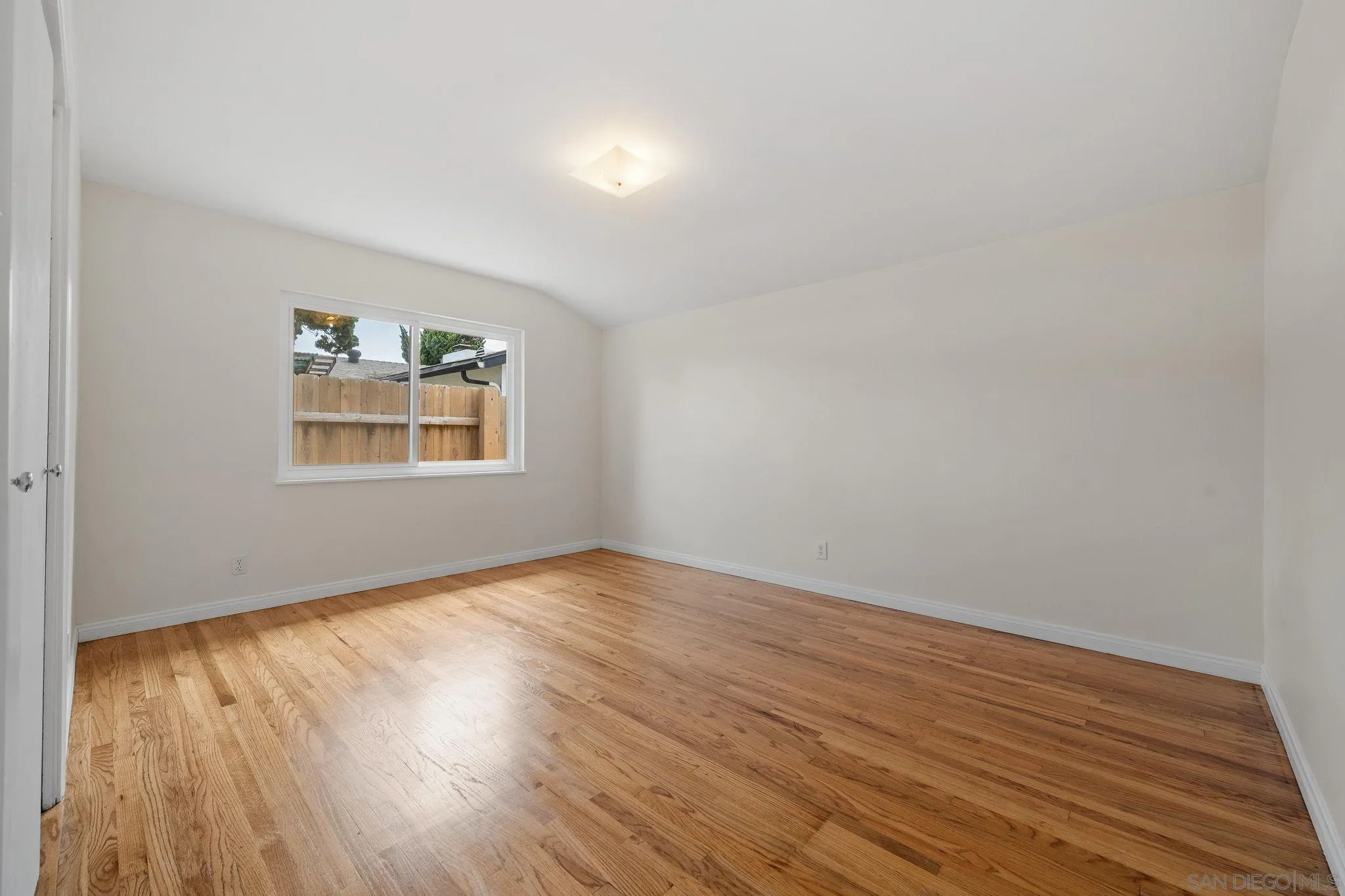 https://cdn.realtyfeed.com/cdn/127/260019235/1ccde198cc3d432dc438a2f3a2a687e4.webp