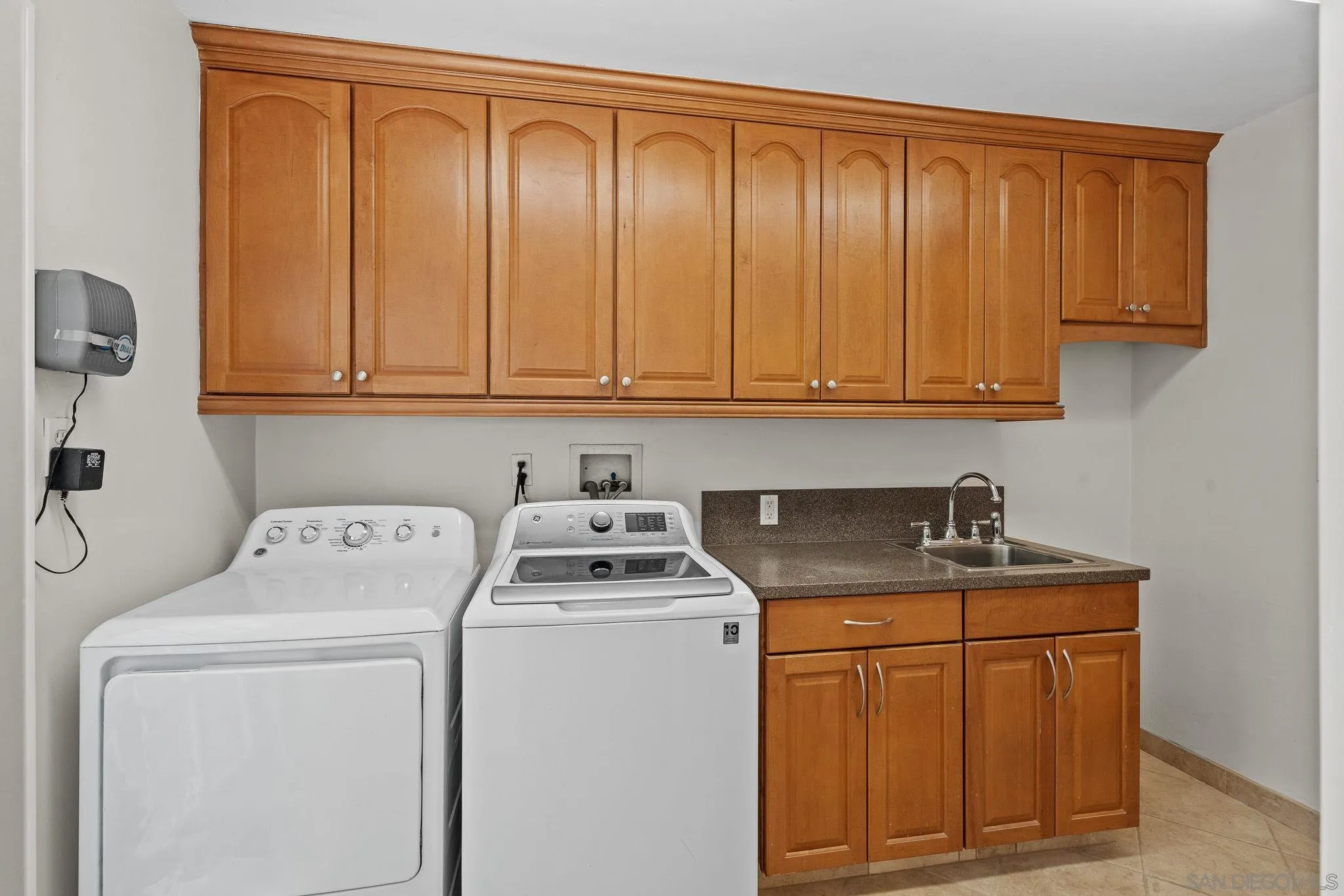 https://cdn.realtyfeed.com/cdn/127/260019235/228d79be67ea0b38f498ace459f3944b.webp