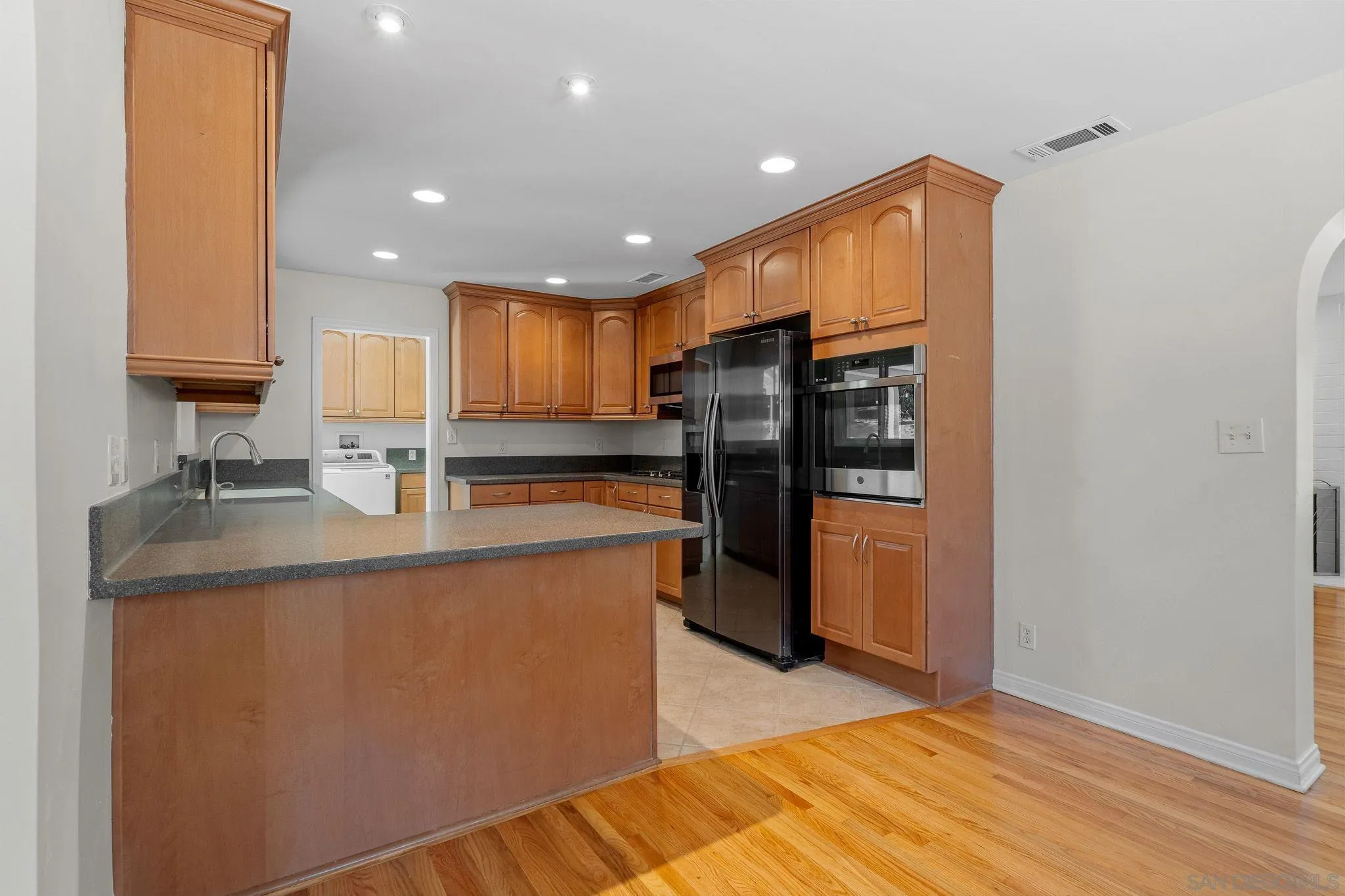 https://cdn.realtyfeed.com/cdn/127/260019235/43720754dbb27fed944e46dde74c096b.webp