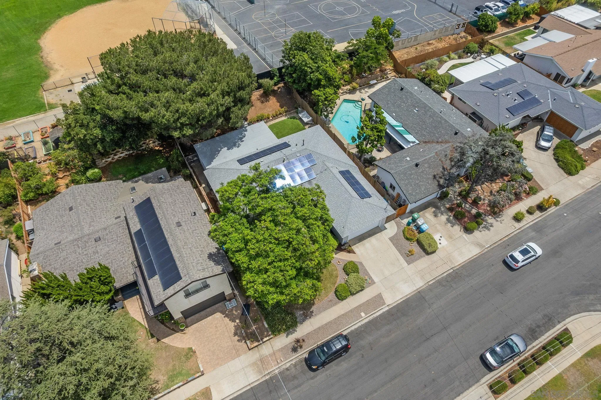 https://cdn.realtyfeed.com/cdn/127/260019235/49fd5efc78155d1a473e6ae500cbc45f.webp