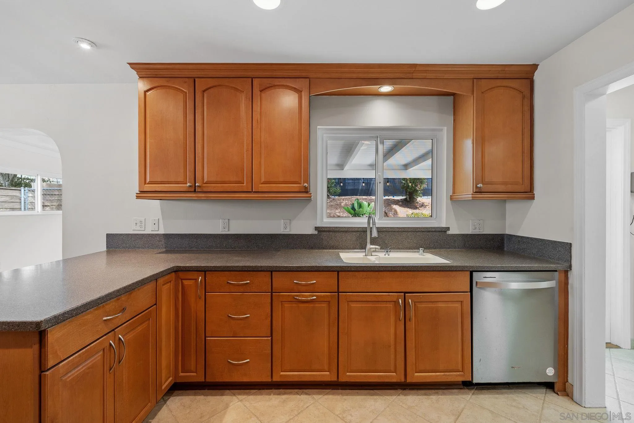 https://cdn.realtyfeed.com/cdn/127/260019235/5baedbfaae2fee8311973eba0cc2252b.webp