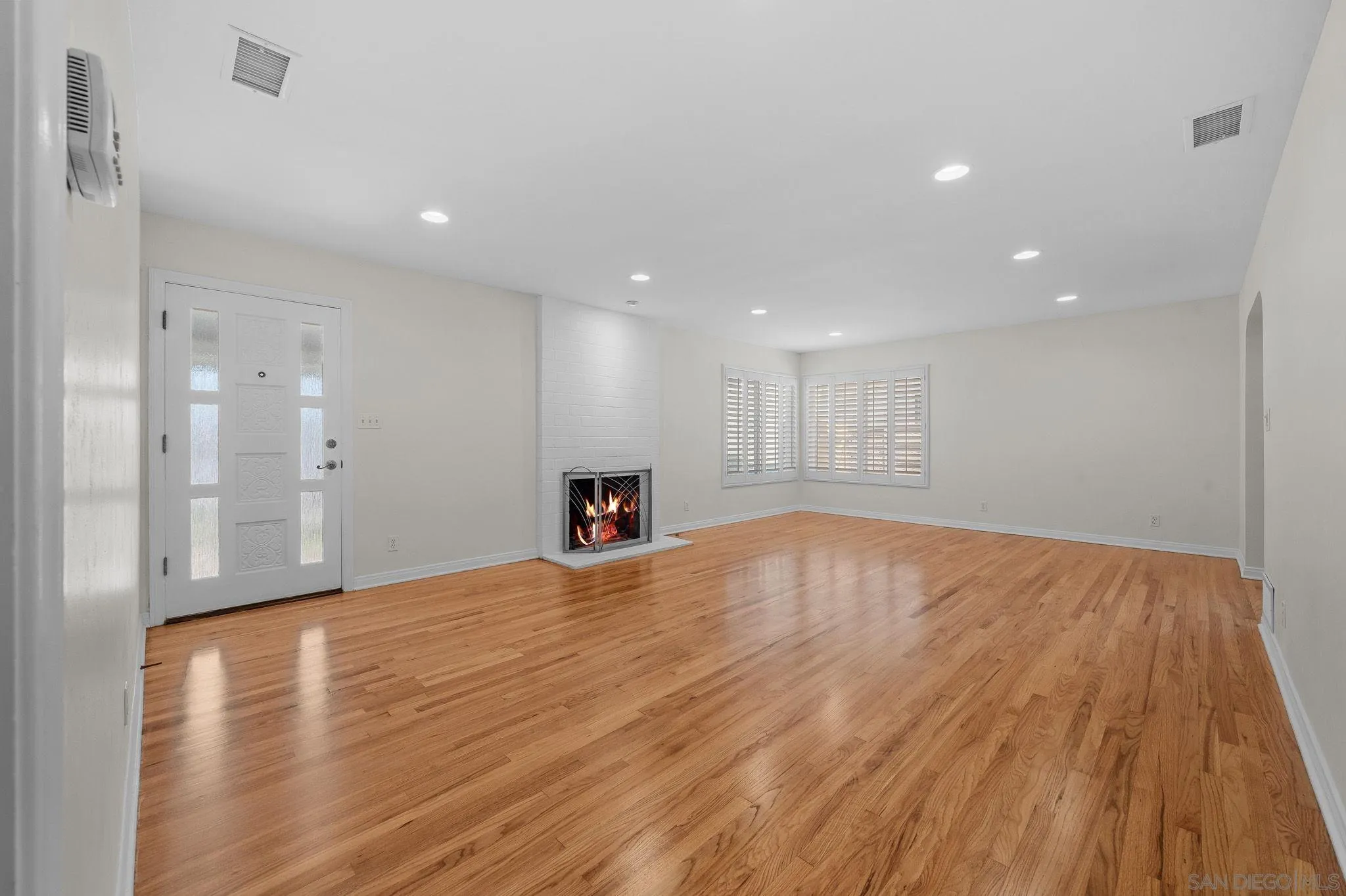 https://cdn.realtyfeed.com/cdn/127/260019235/60722f2f299d4bd287abdb13d4cd6daf.webp