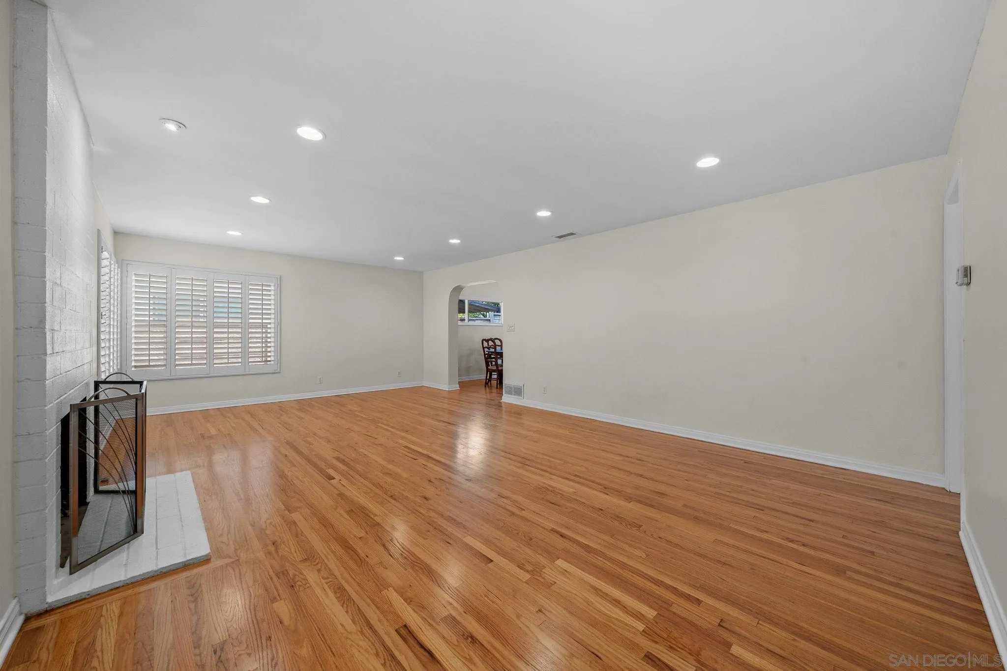 https://cdn.realtyfeed.com/cdn/127/260019235/6e4192dcca25100eea00415674051c6a.webp