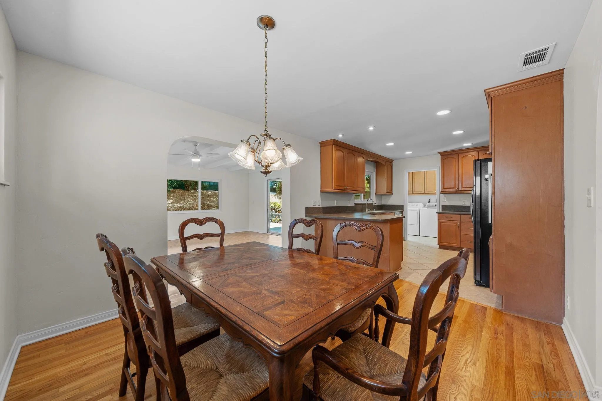 https://cdn.realtyfeed.com/cdn/127/260019235/ac9a8048d2cd3626dd7aefb0ac6aa0b1.webp