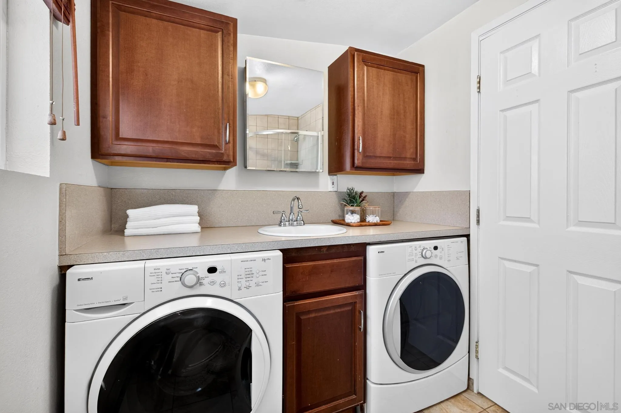 https://cdn.realtyfeed.com/cdn/127/260019236/1bc8b9598d195d08d08ee5939628654e.webp