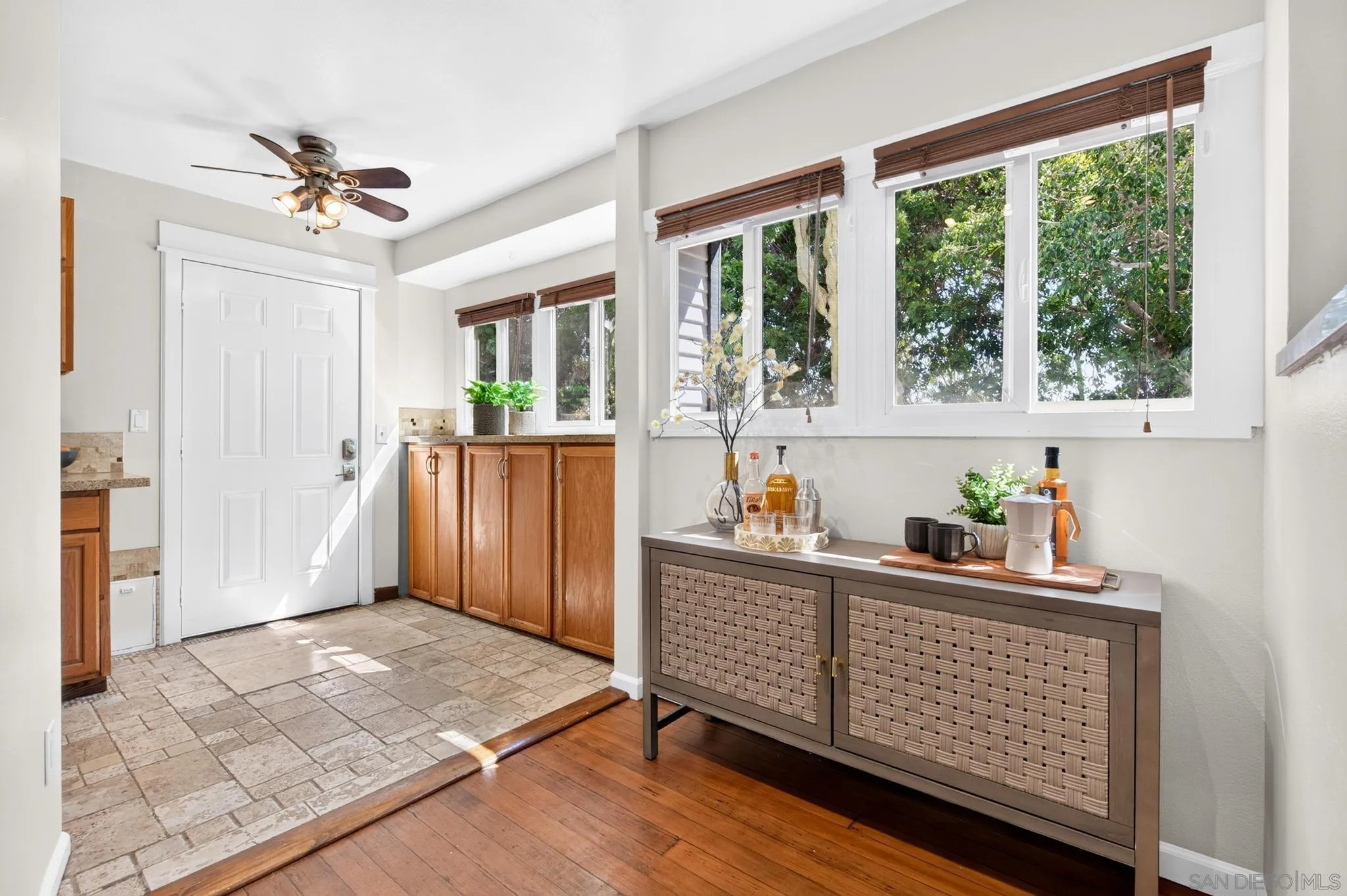 https://cdn.realtyfeed.com/cdn/127/260019236/226017f5986b66ac1d123b915c654ab1.webp