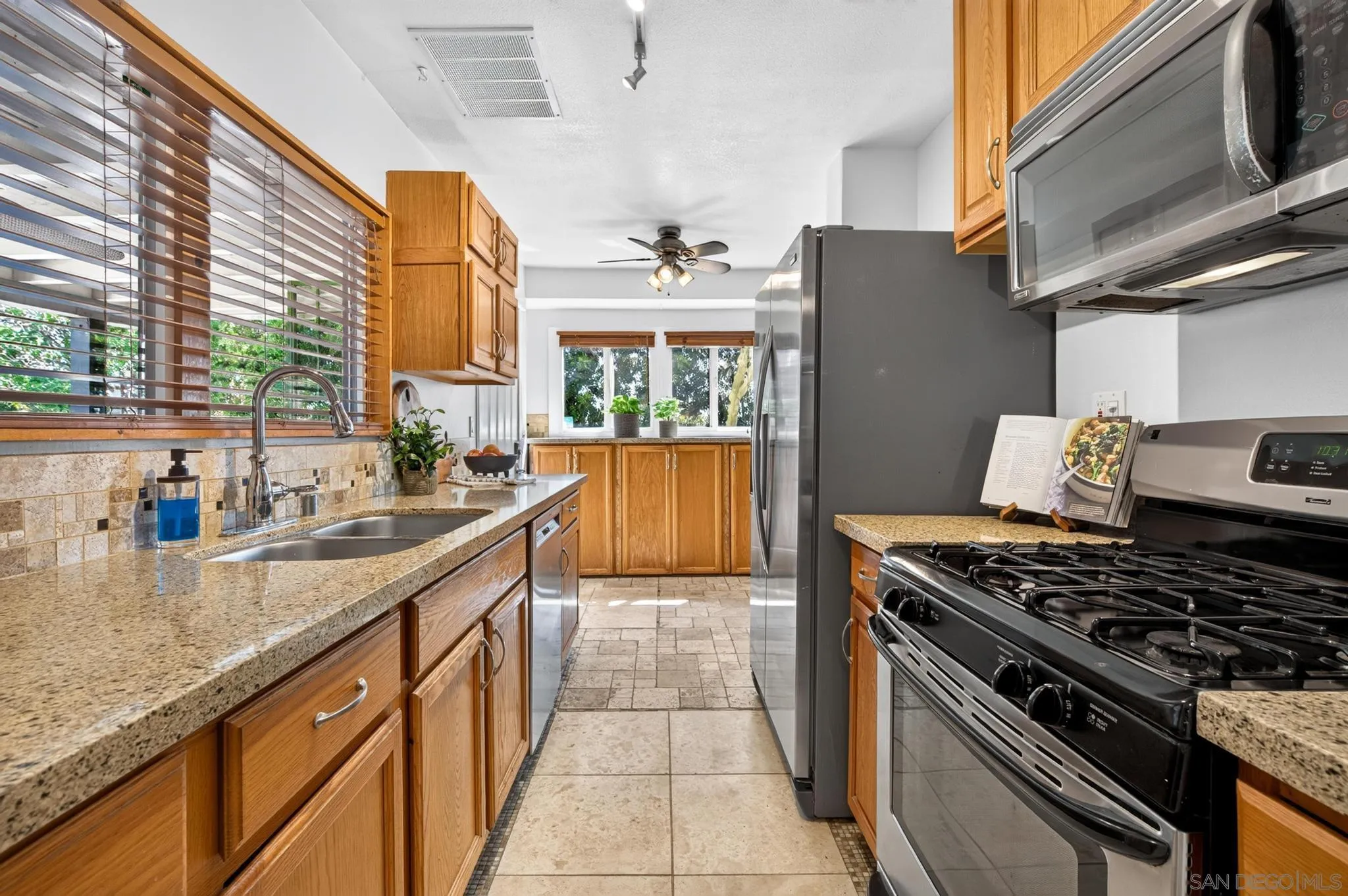 https://cdn.realtyfeed.com/cdn/127/260019236/4de9f6b67c7f59862ddd4357fd603902.webp