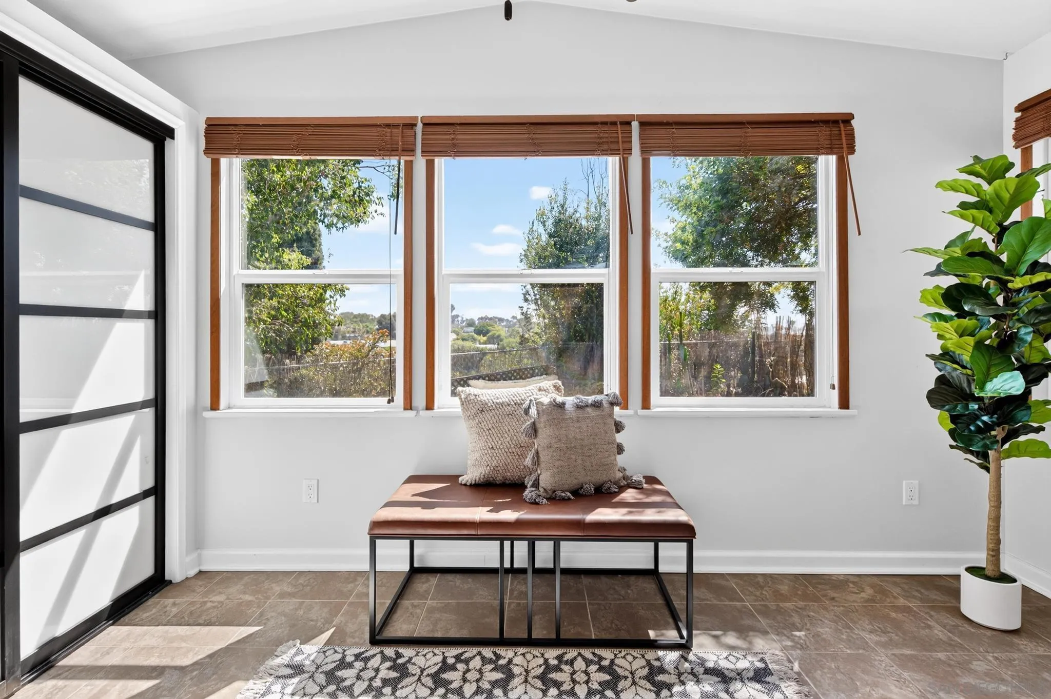 https://cdn.realtyfeed.com/cdn/127/260019236/69f96a9e01cc14bc4944c491e9cceb0c.webp