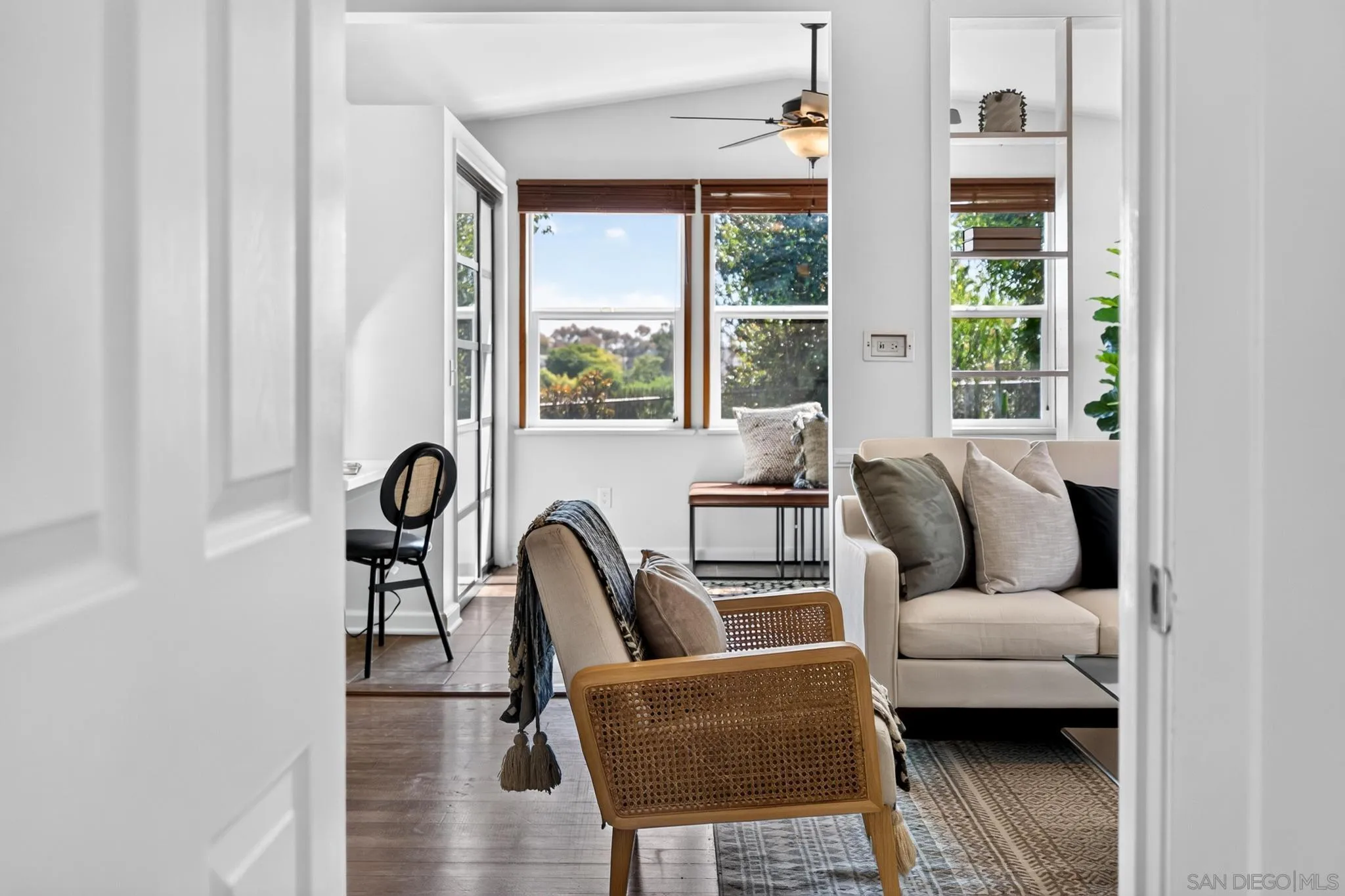 https://cdn.realtyfeed.com/cdn/127/260019236/882567802ef199bf251d1f10afb0f9b3.webp