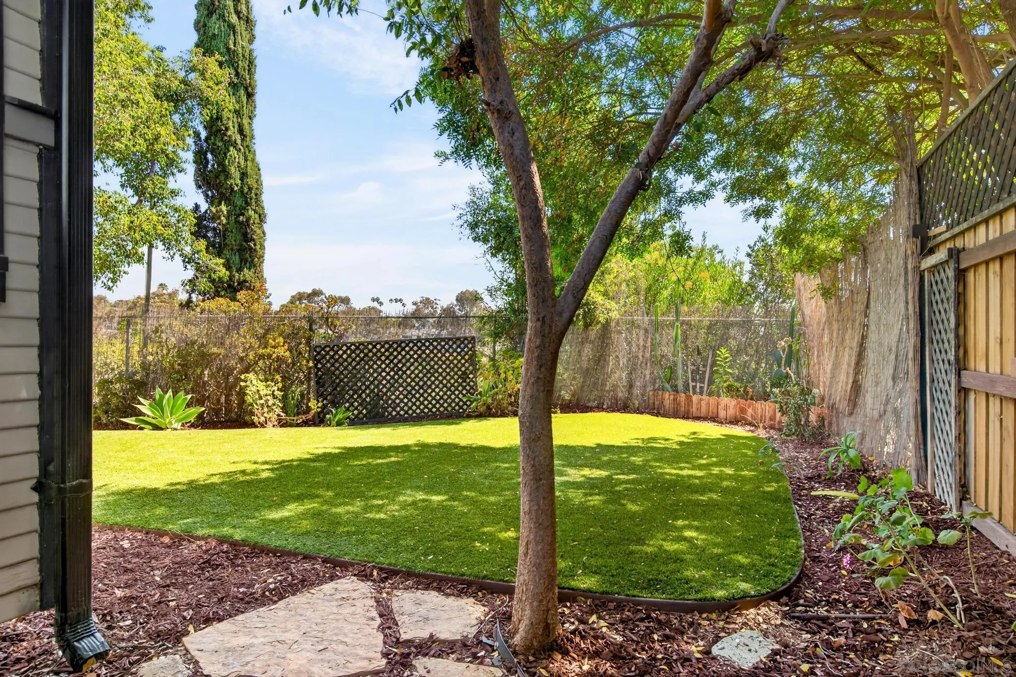 https://cdn.realtyfeed.com/cdn/127/260019236/99a5a0d8eea1d9fd83d0923bd103100b.webp