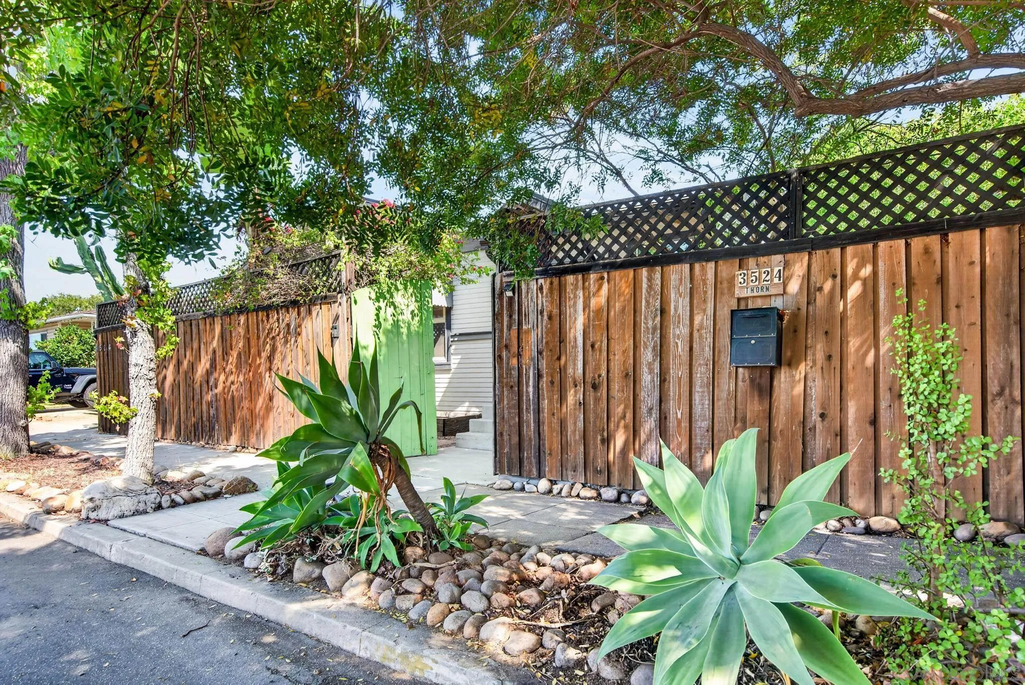https://cdn.realtyfeed.com/cdn/127/260019236/b0e854c459bd9b15f2638418eae7b32e.webp