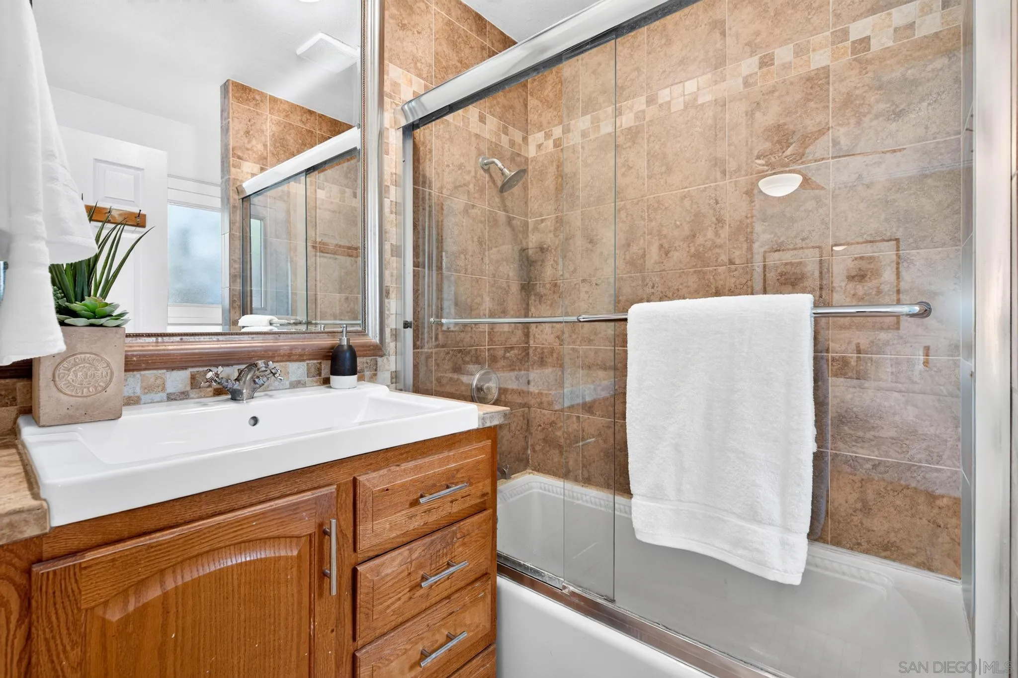 https://cdn.realtyfeed.com/cdn/127/260019236/b550b15e87c809b6b0b1107376a16a92.webp