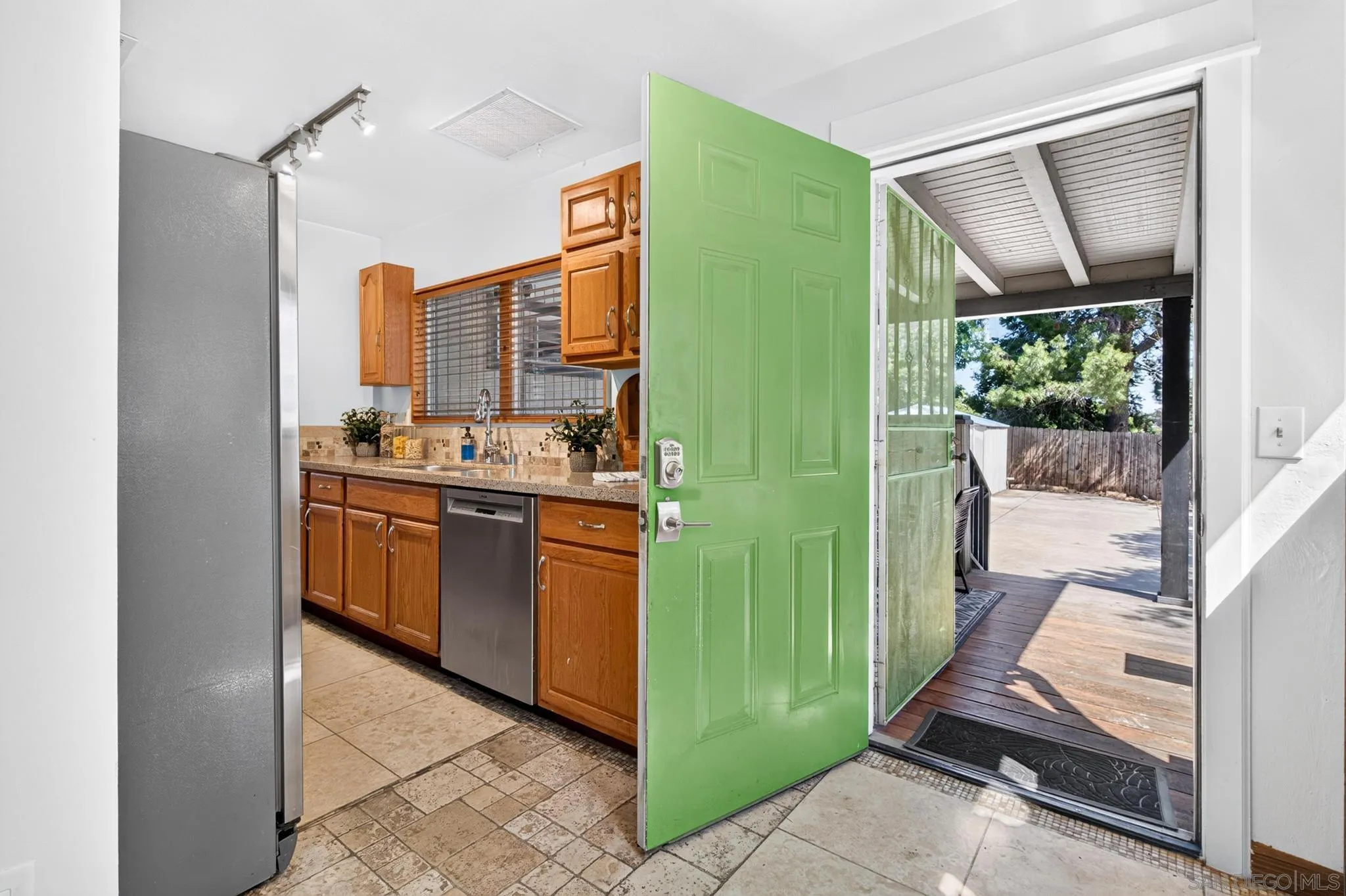 https://cdn.realtyfeed.com/cdn/127/260019236/cd826bd4b6f86e8ede47ff846a8537ec.webp