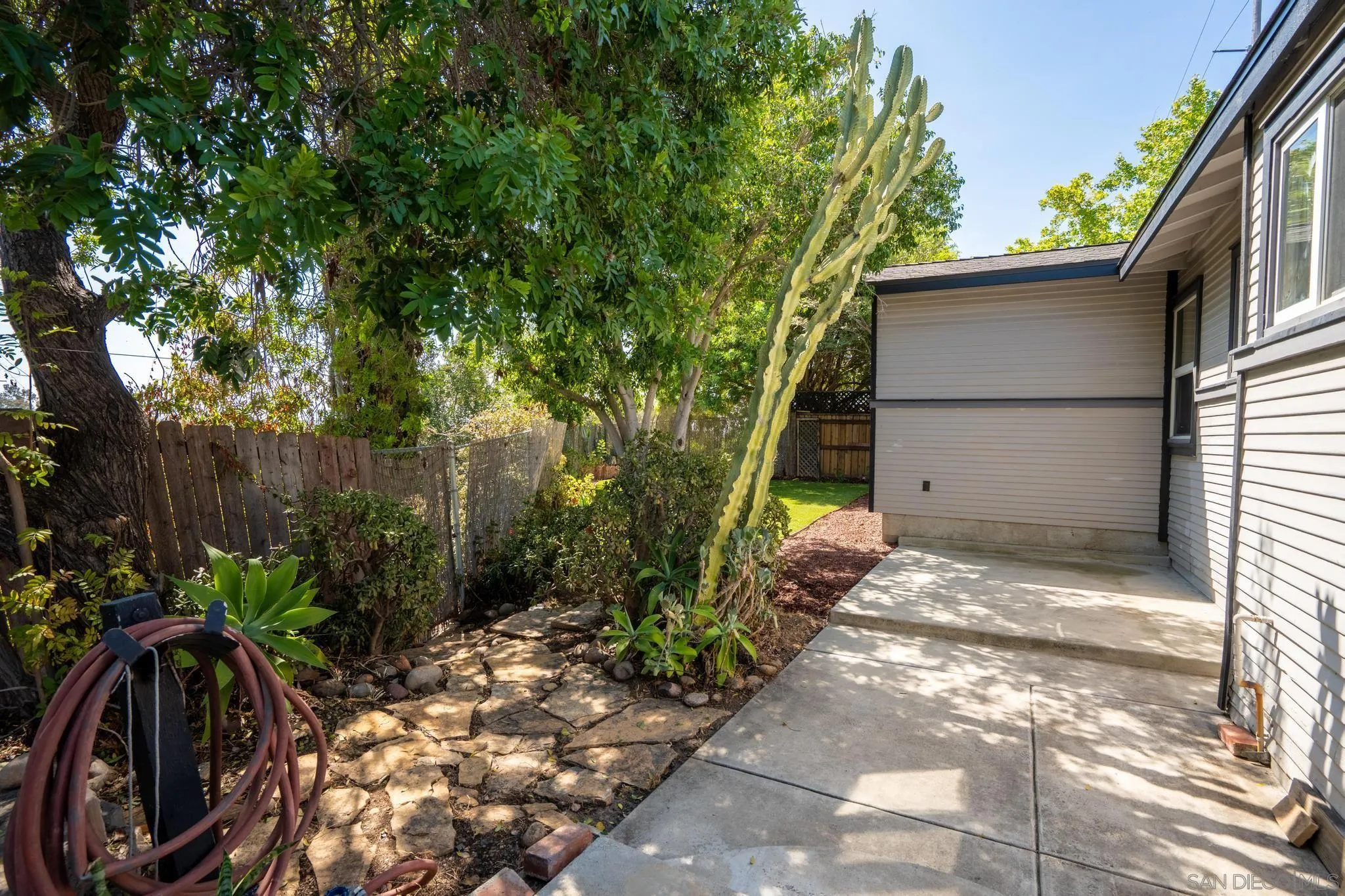 https://cdn.realtyfeed.com/cdn/127/260019236/ddf3656ee4296edf2b4eb9a0b26f81ac.webp