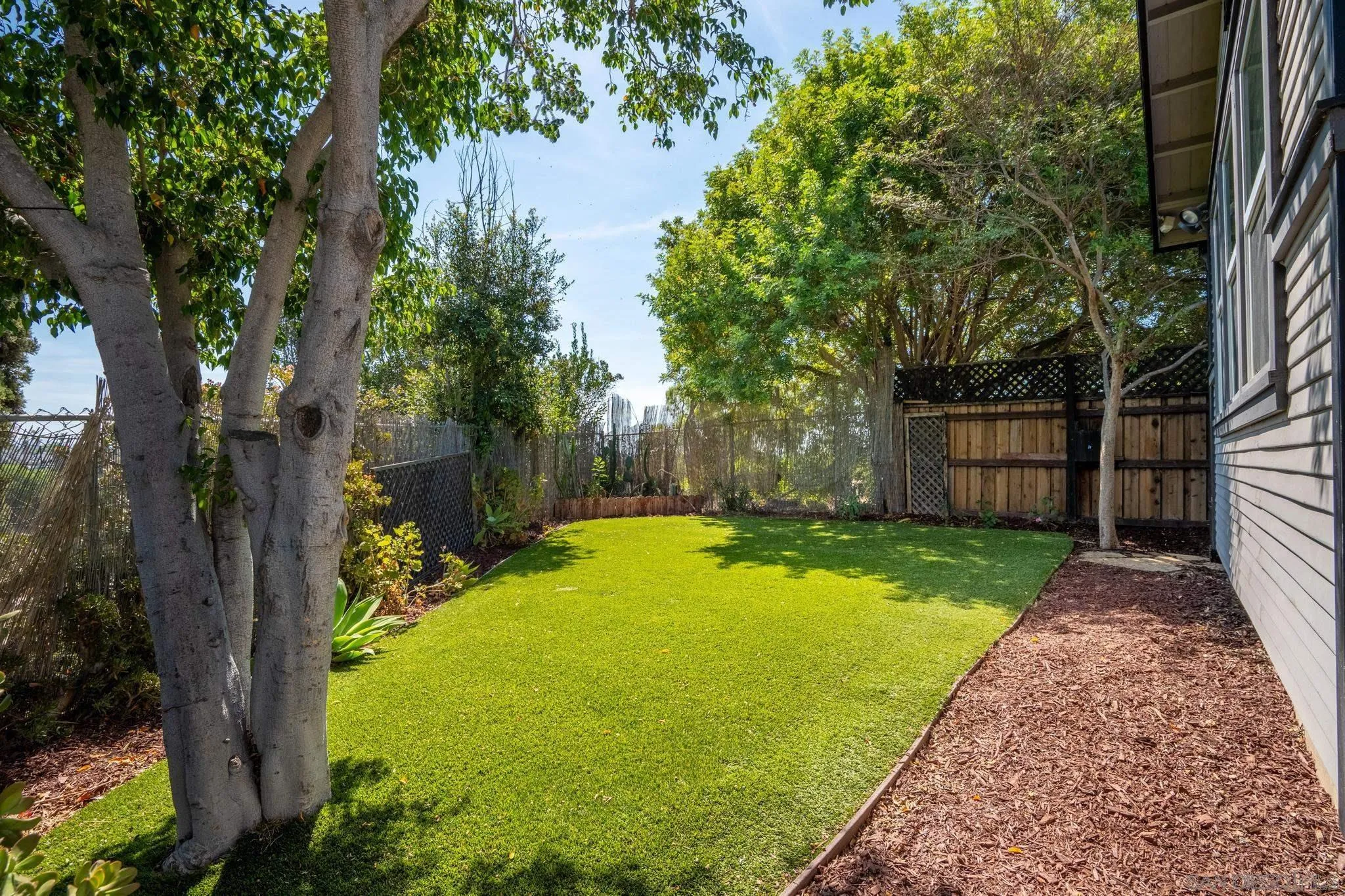 https://cdn.realtyfeed.com/cdn/127/260019236/df5dc36120e4e8df248e38022f31868a.webp