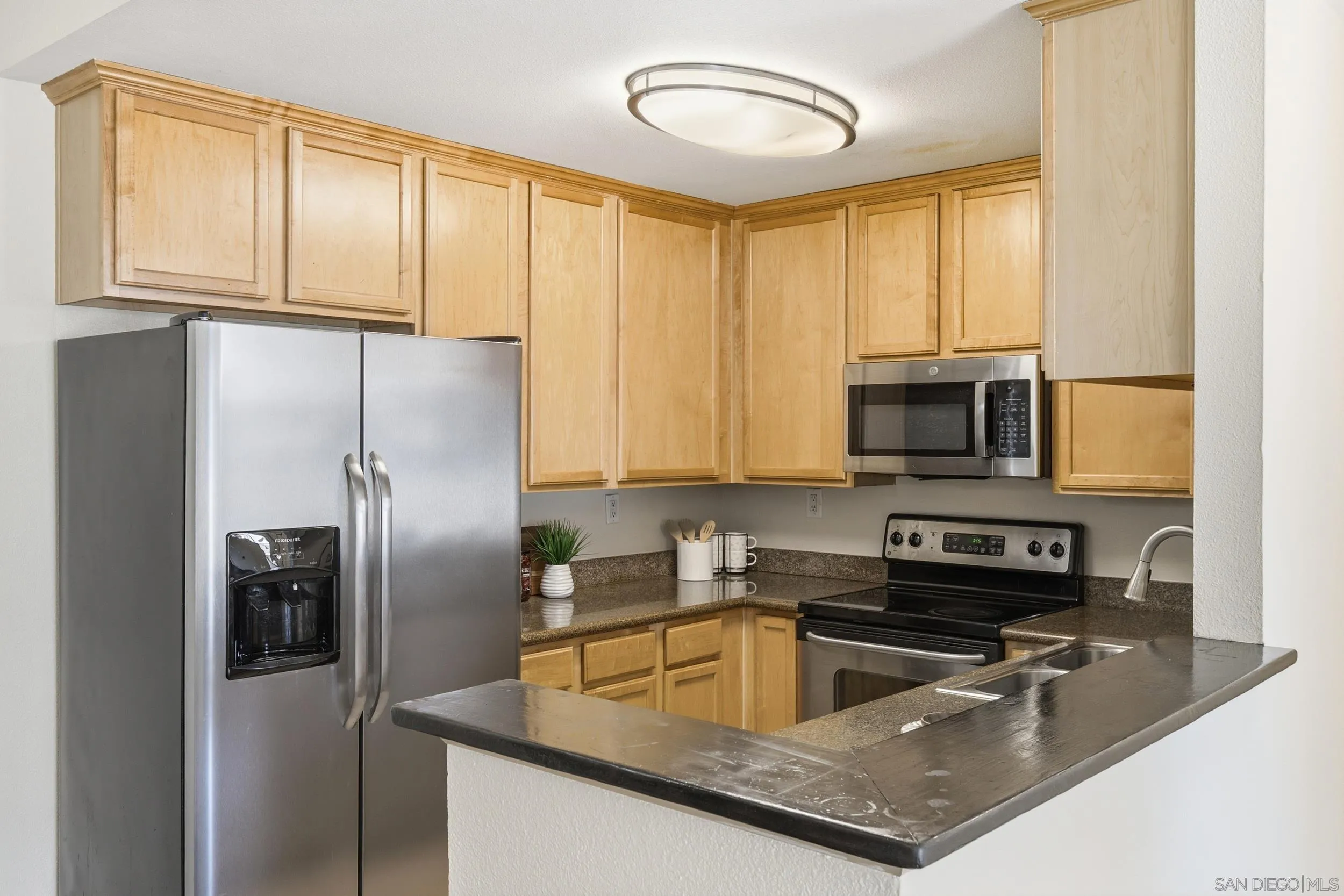 Photo #8: 260019241 Listing: Photo #8