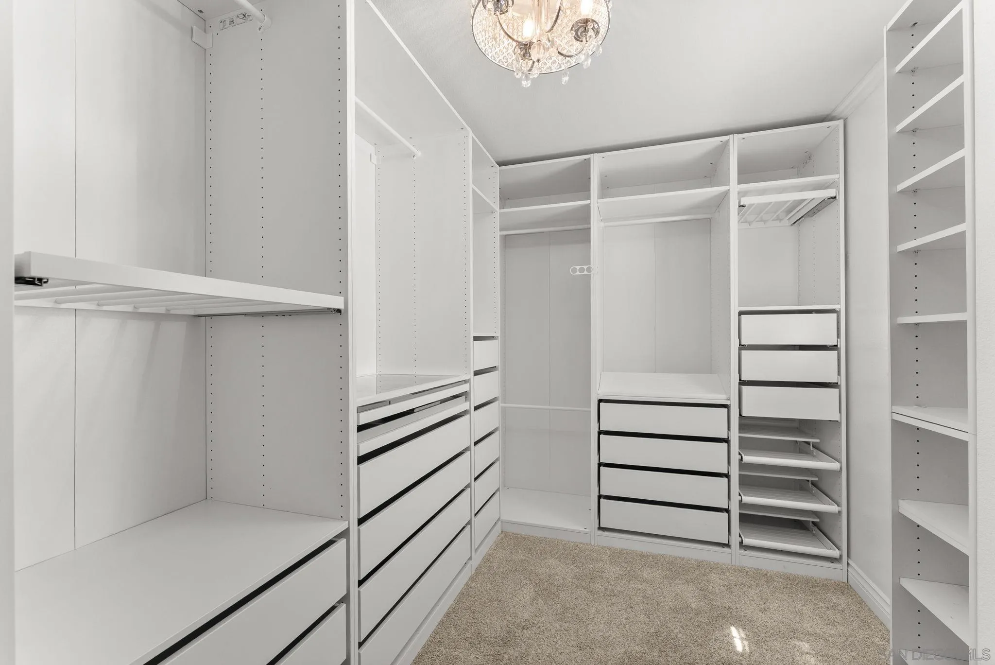 https://cdn.realtyfeed.com/cdn/127/260019246/02520eb1fbfe2a14eec5a6c6d5a5a7ea.webp