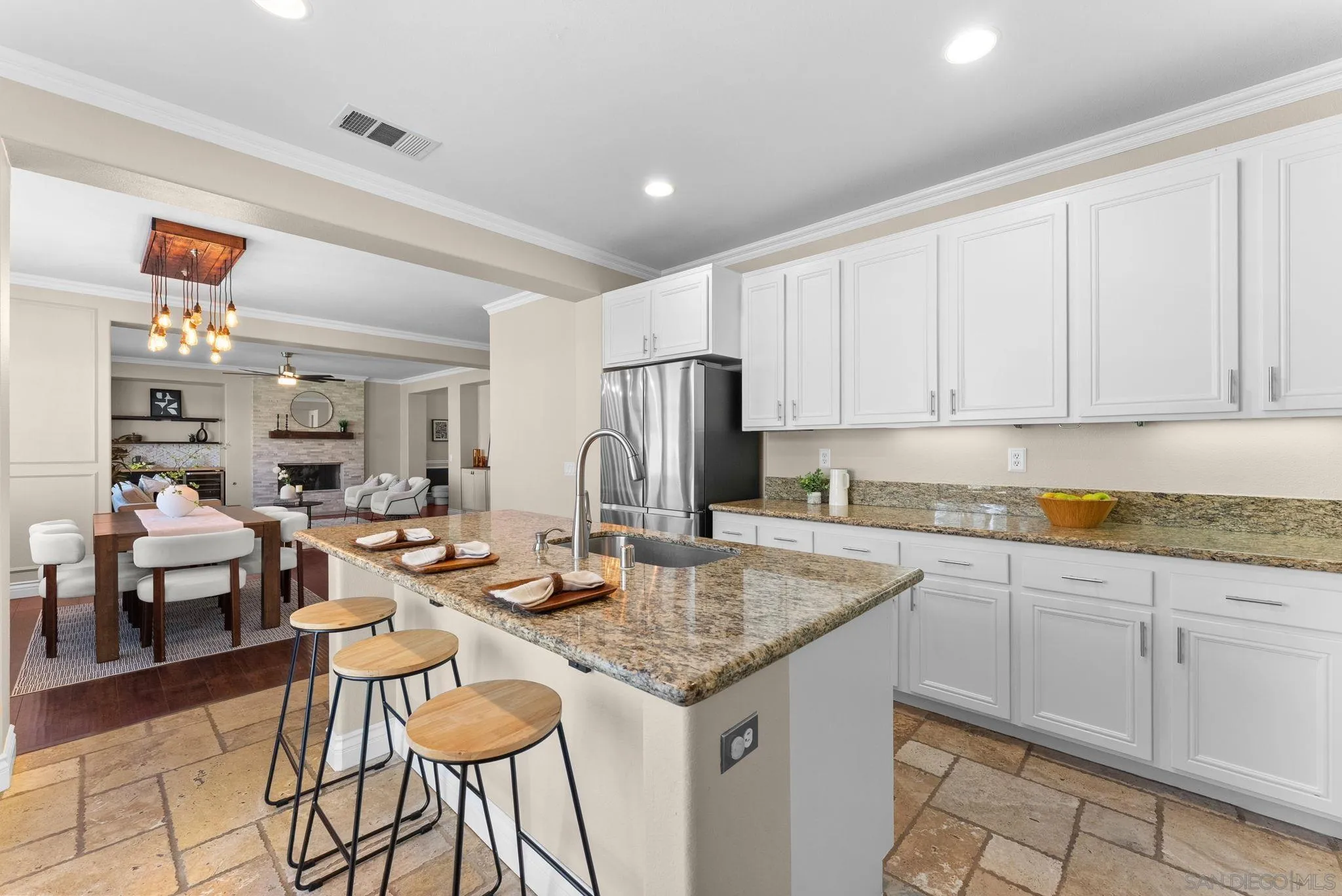https://cdn.realtyfeed.com/cdn/127/260019246/7674493590515317b1e001883b0f4570.webp