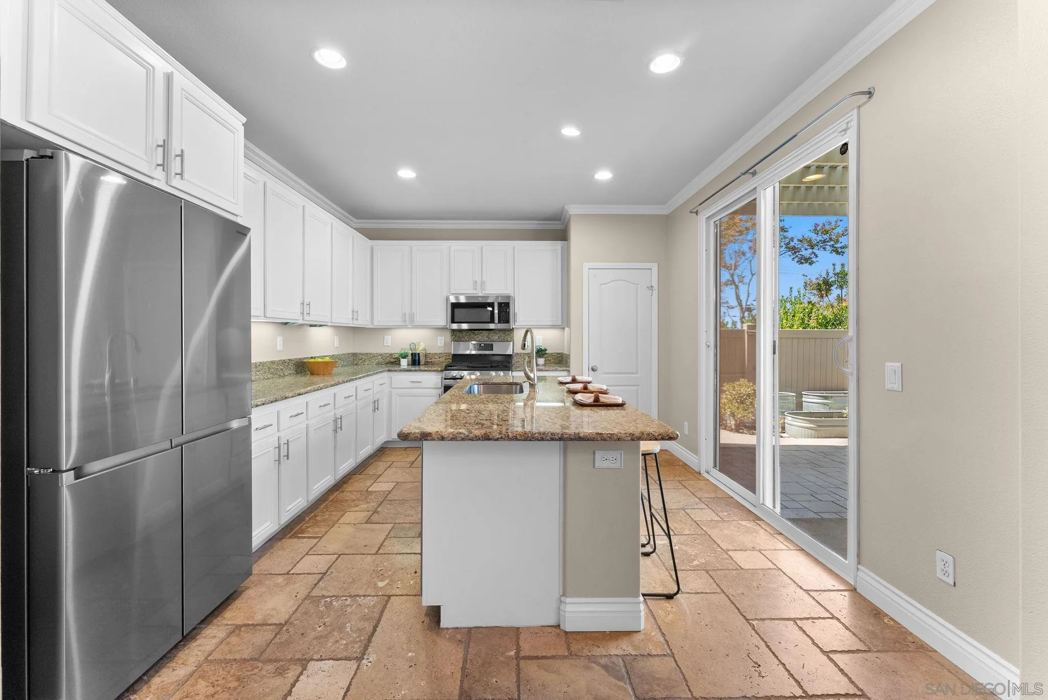 https://cdn.realtyfeed.com/cdn/127/260019246/e9ab5063b58e7fc9b866f0733a887c92.webp