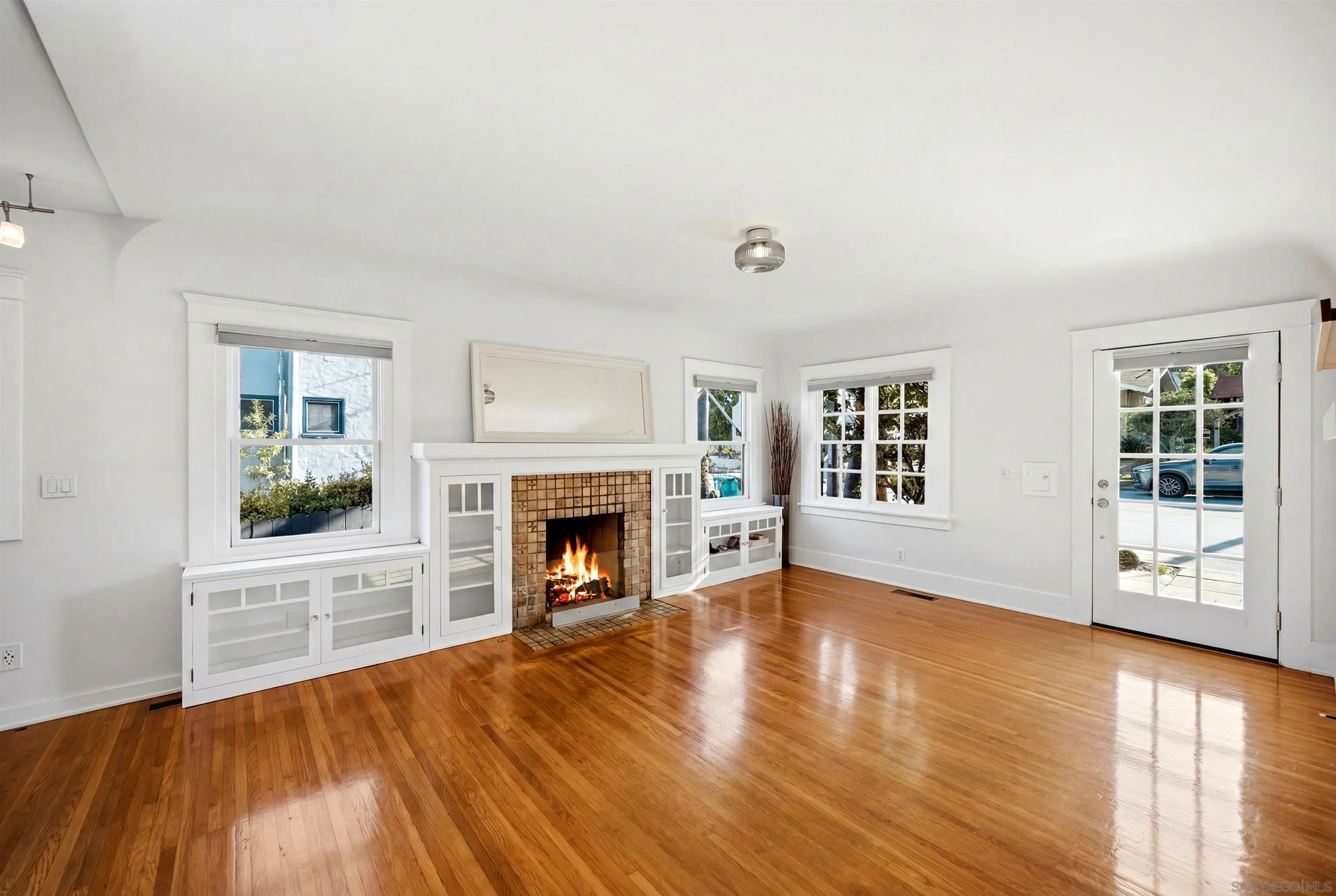 https://cdn.realtyfeed.com/cdn/127/260019247/455ca38b7b62b3f5479295c38ddf8ca1.webp