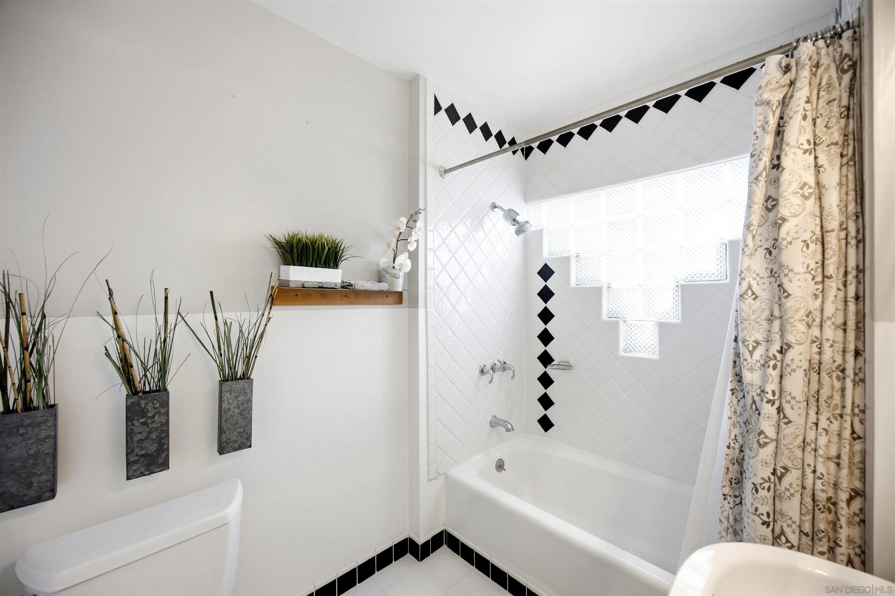 https://cdn.realtyfeed.com/cdn/127/260019247/6d83a13b501fd2699c6fdd62be10b545.webp
