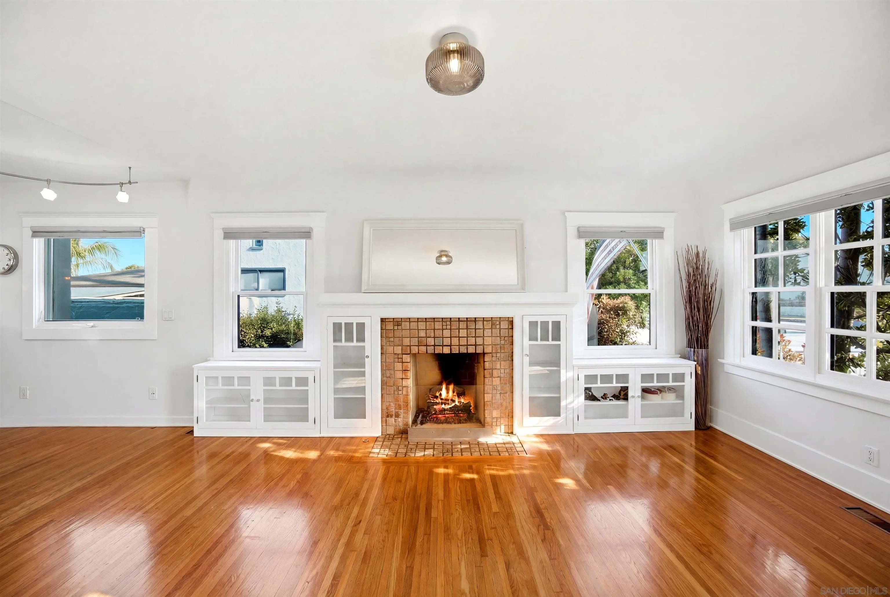 https://cdn.realtyfeed.com/cdn/127/260019247/85c38bc804d6884a843ecffdfdb25be9.webp
