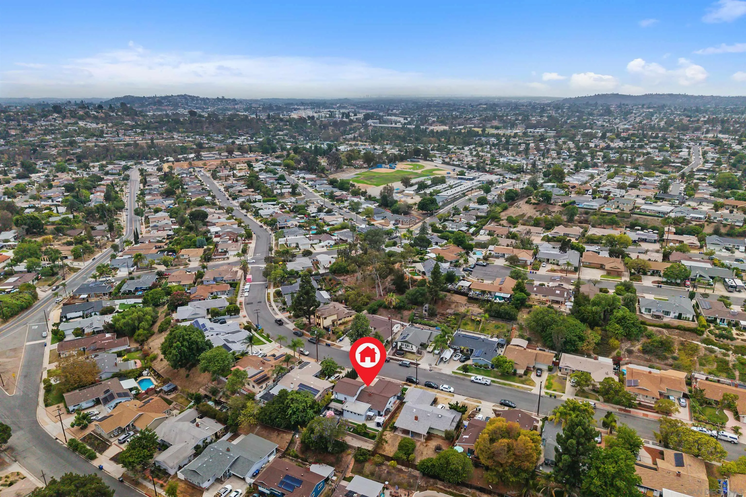 https://cdn.realtyfeed.com/cdn/127/260019250/055f2acb9e18eb9150a676809b261d48.webp