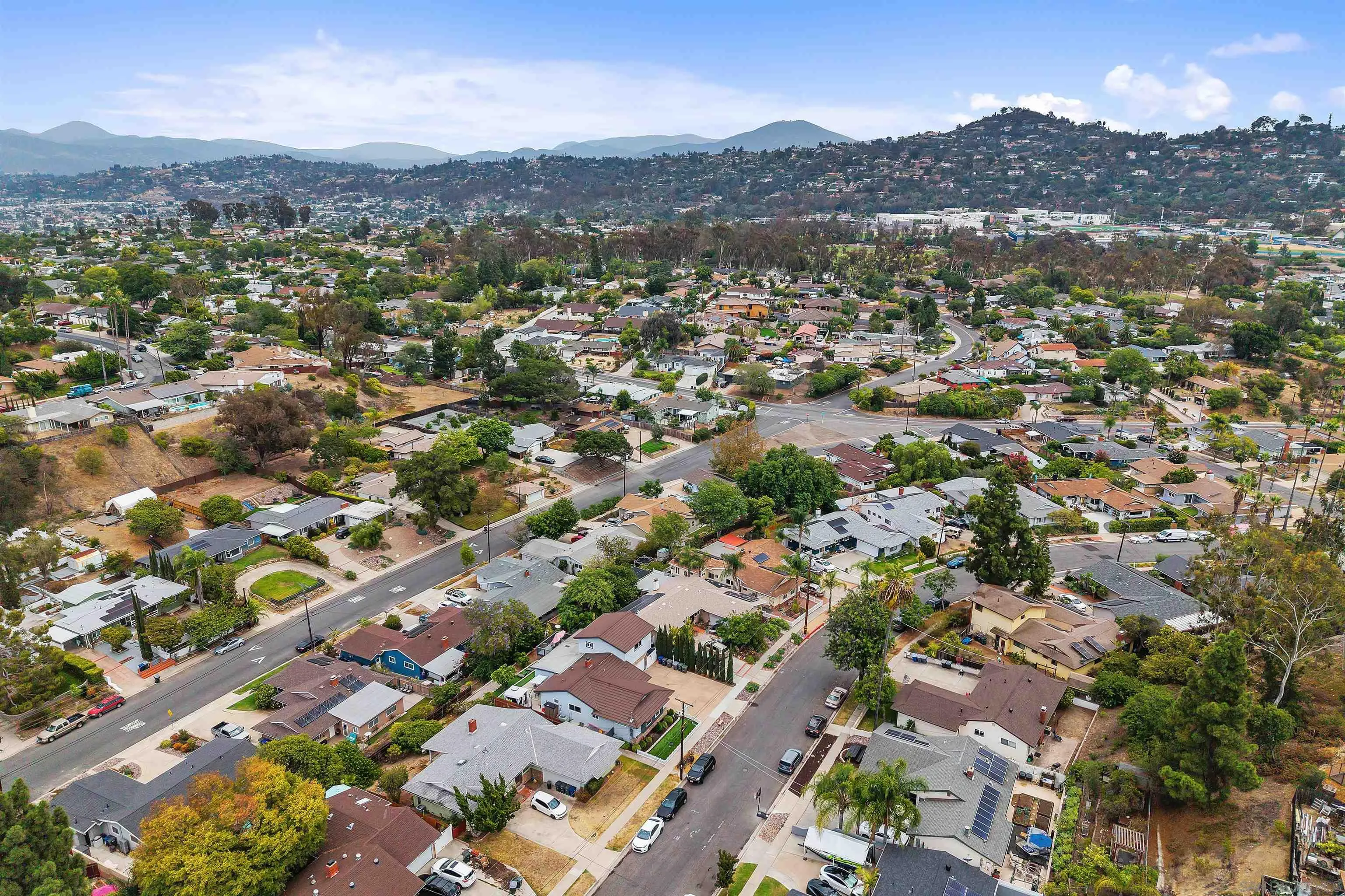 https://cdn.realtyfeed.com/cdn/127/260019250/e70e8420f9dc6b6c1d73e1f36474ac56.webp