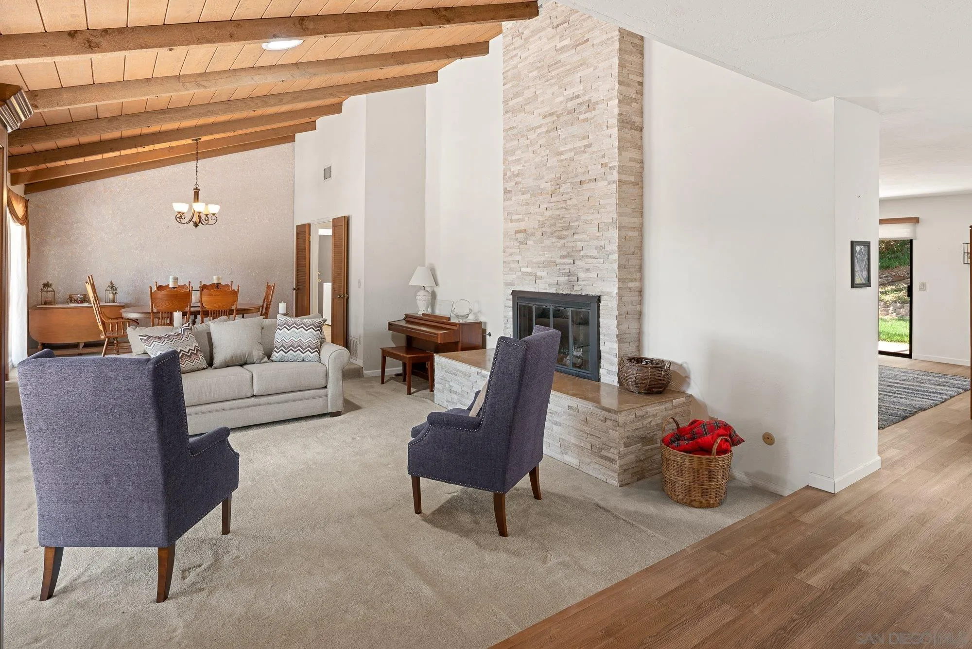 https://cdn.realtyfeed.com/cdn/127/260019256/2c99175da5ffa2a5d3ca3b677a4e00a9.webp
