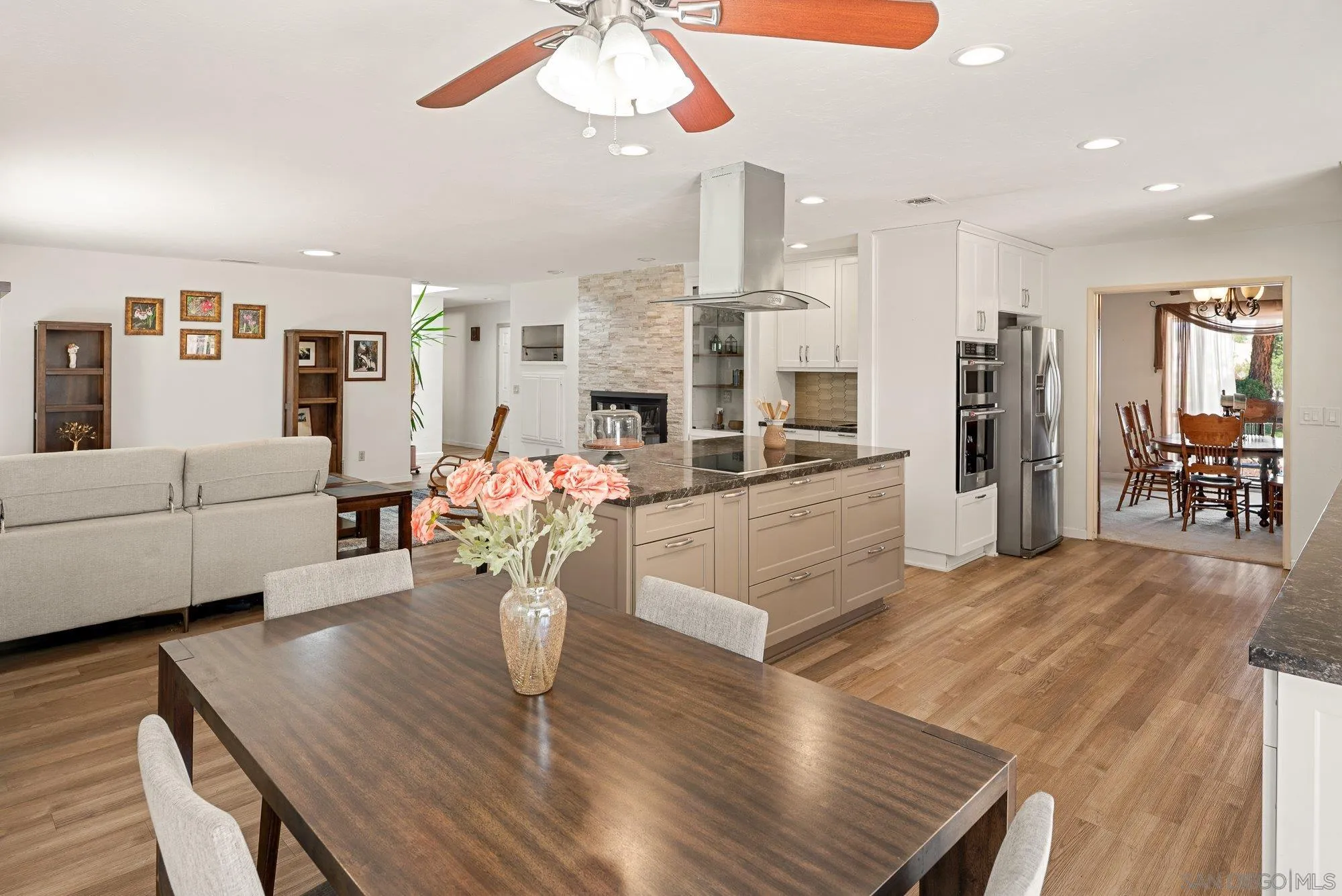 https://cdn.realtyfeed.com/cdn/127/260019256/48bbb969ad2088376b19f9afb3a731cd.webp