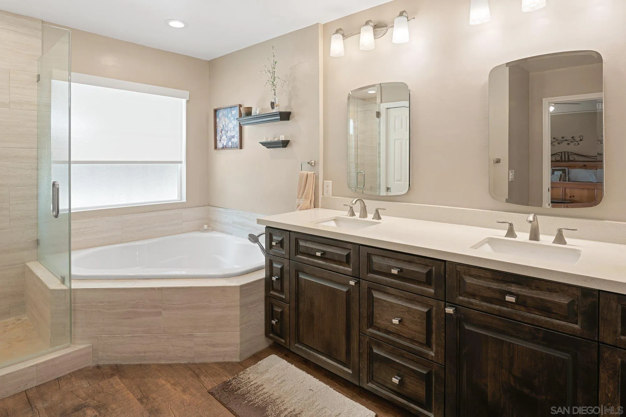 https://cdn.realtyfeed.com/cdn/127/260019256/9c73b6bde6ed0b10026e157274a5e91c.webp