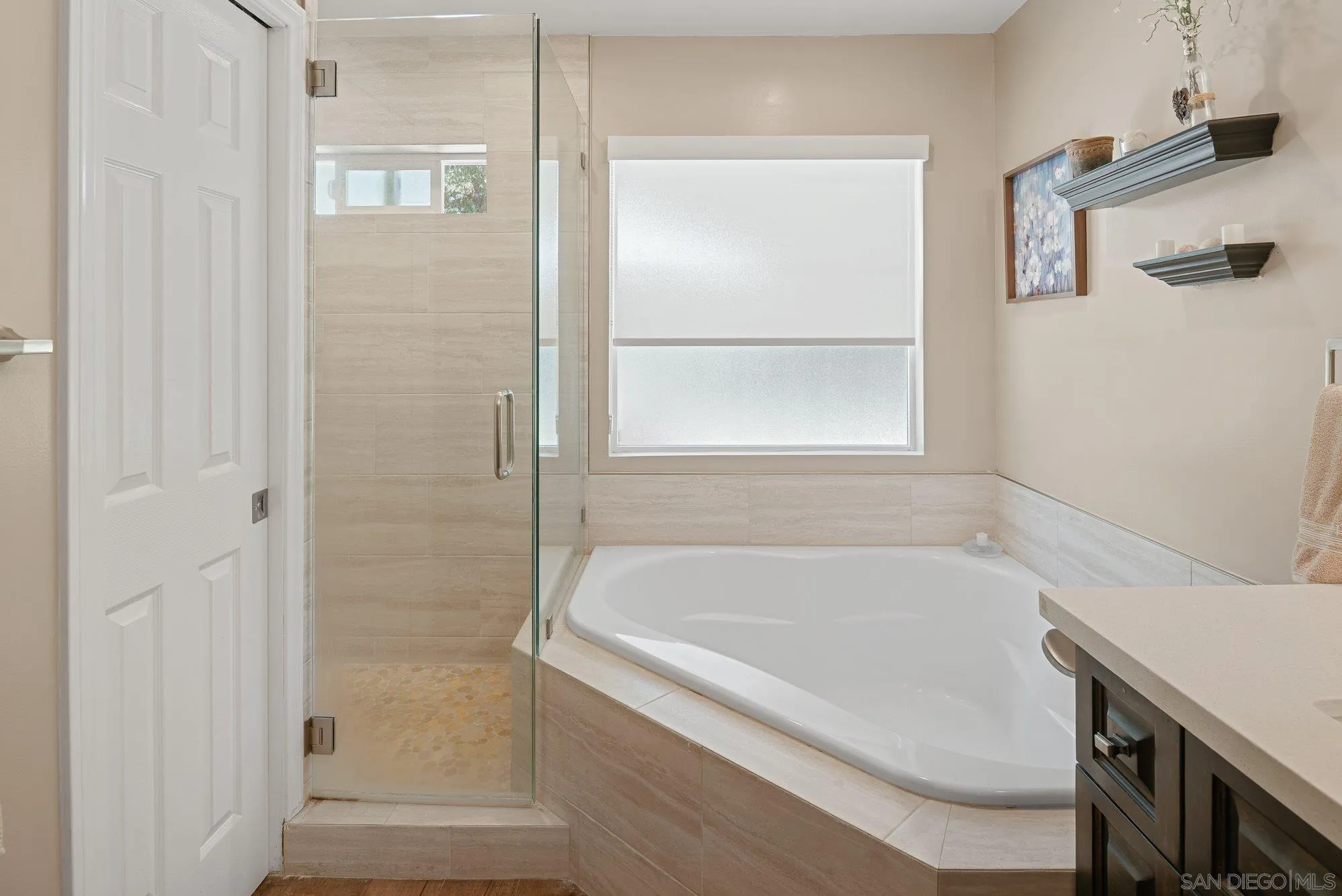 https://cdn.realtyfeed.com/cdn/127/260019256/ab20f2b5788a4b947dd9d051020e98cf.webp
