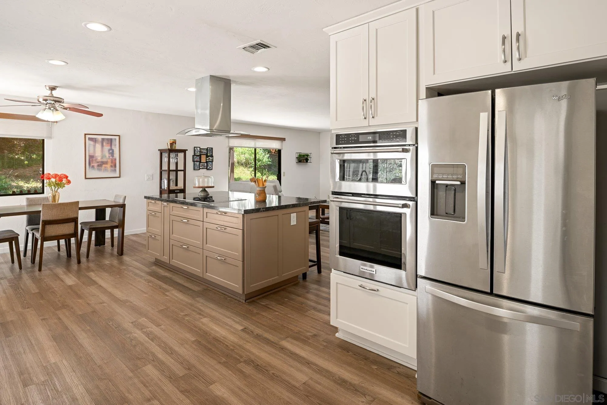 https://cdn.realtyfeed.com/cdn/127/260019256/d98f2e8deaf76919265636e89f1e7ea5.webp