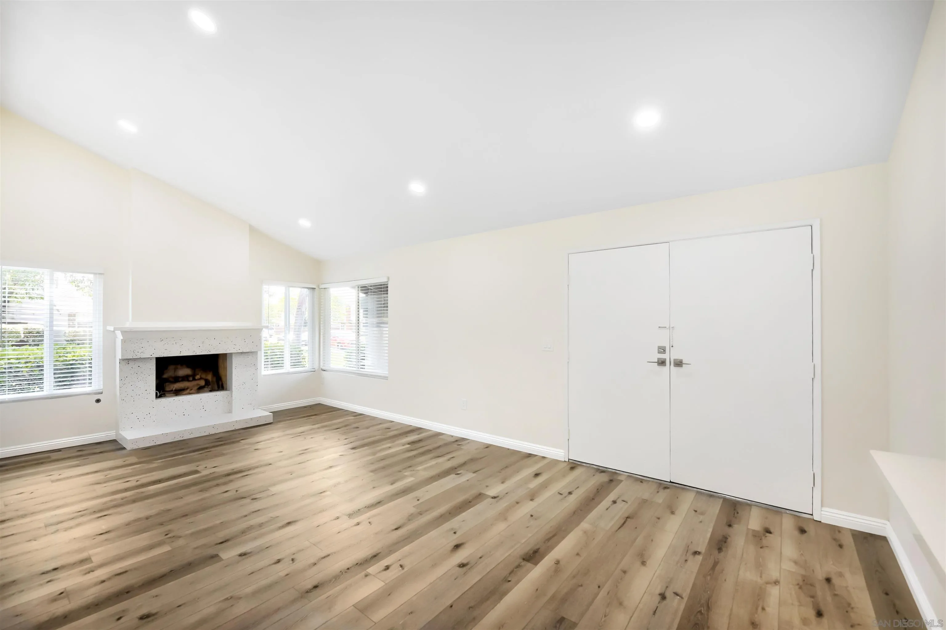 https://cdn.realtyfeed.com/cdn/127/260019257/b95ad18f849ae3746906e0e7877df4c0.webp