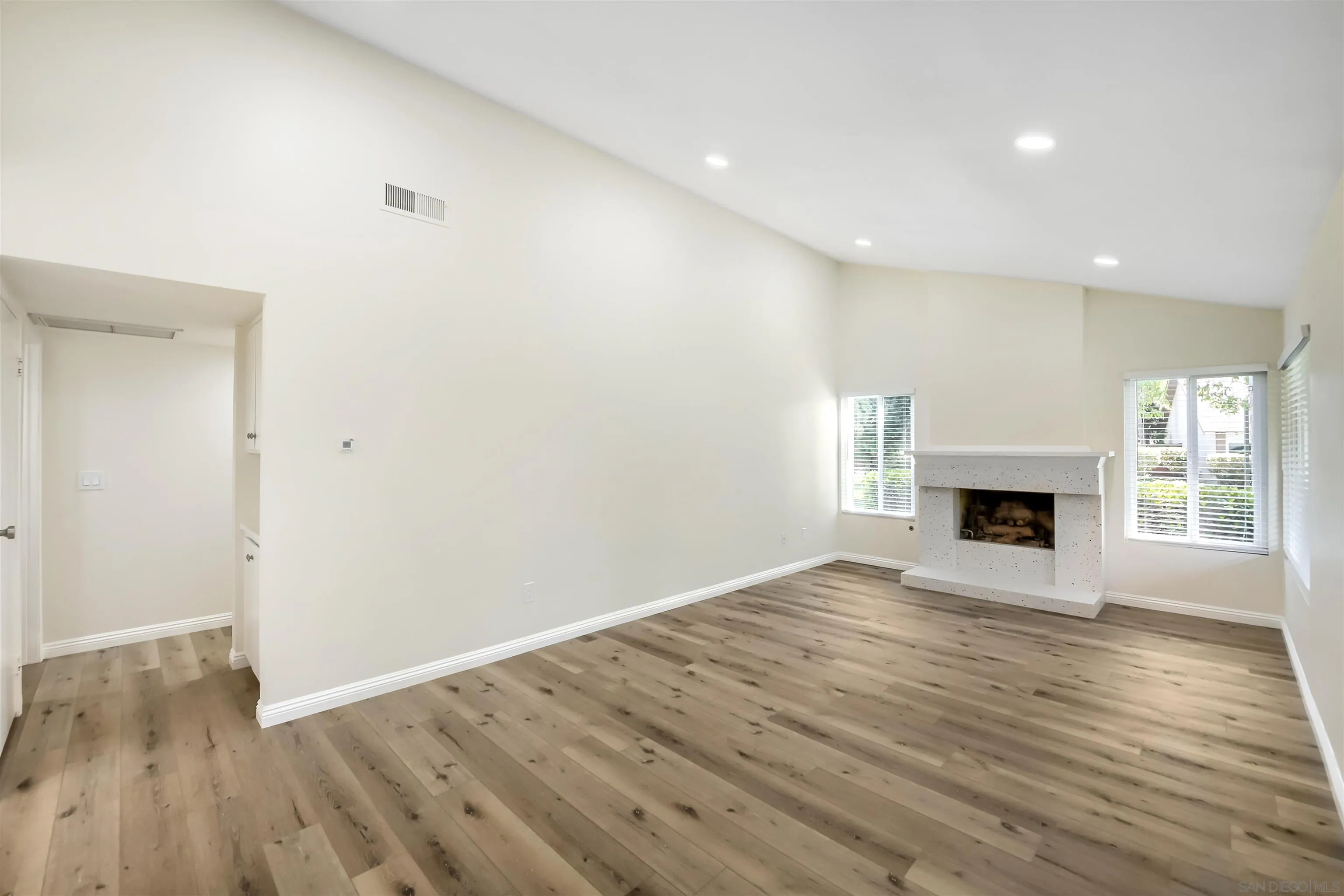https://cdn.realtyfeed.com/cdn/127/260019257/d11a6bc17cf5363a84dbd27e139fee98.webp