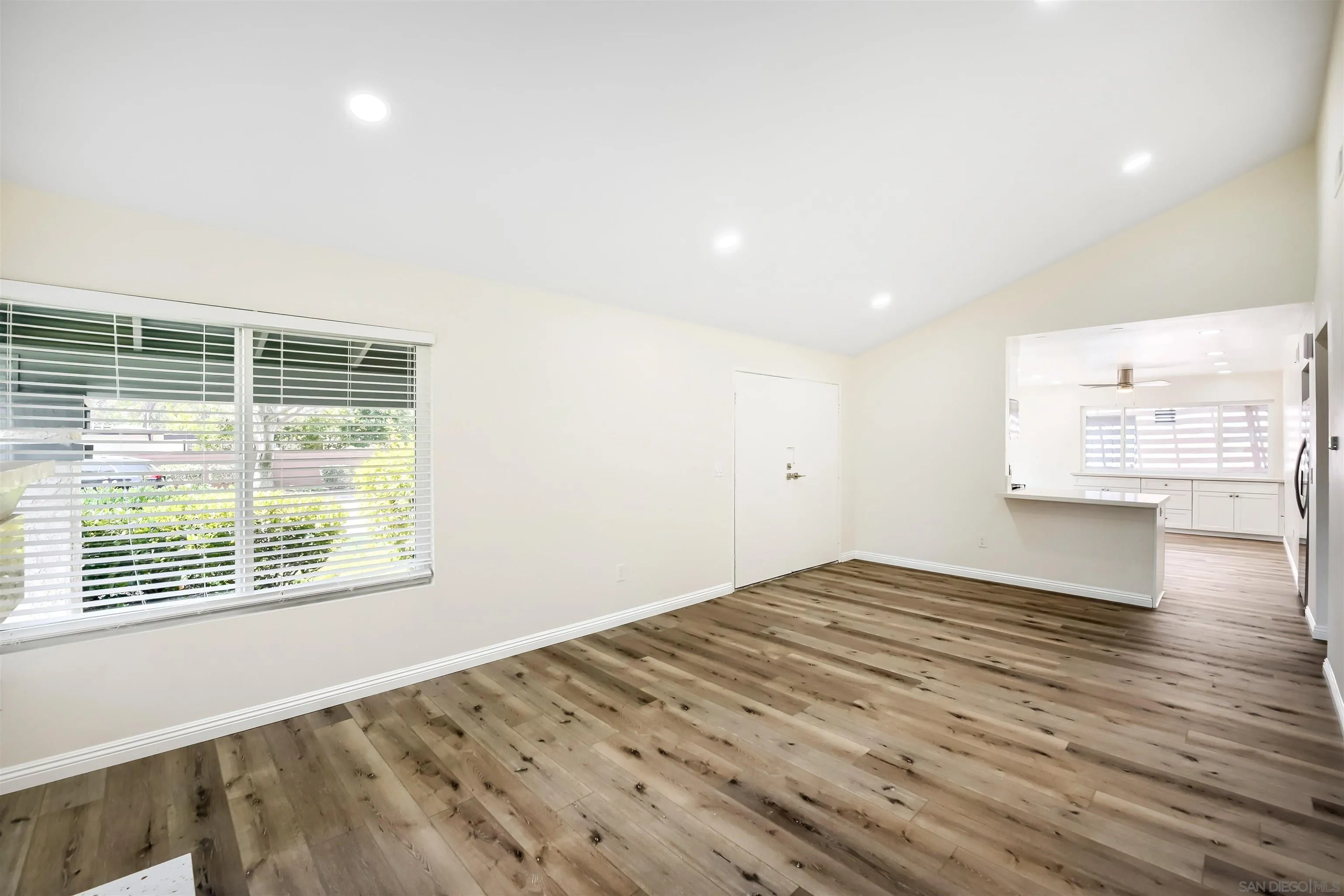 https://cdn.realtyfeed.com/cdn/127/260019257/e27a199d24ed9bad9c0f338265a8600f.webp