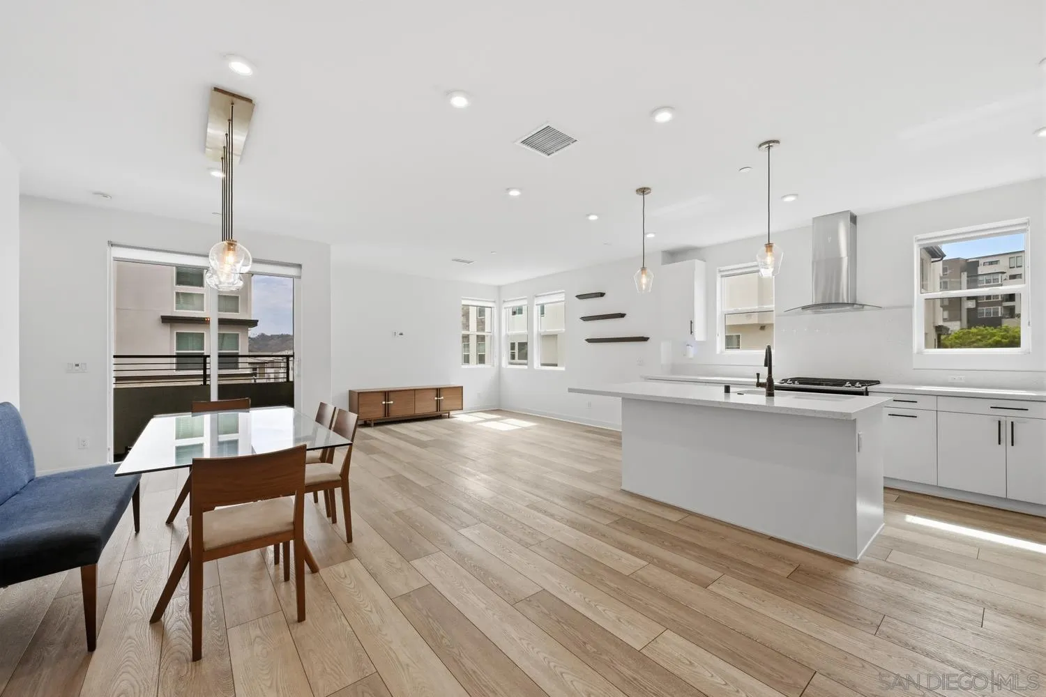 Photo #1: 260019258 Listing: Photo #1