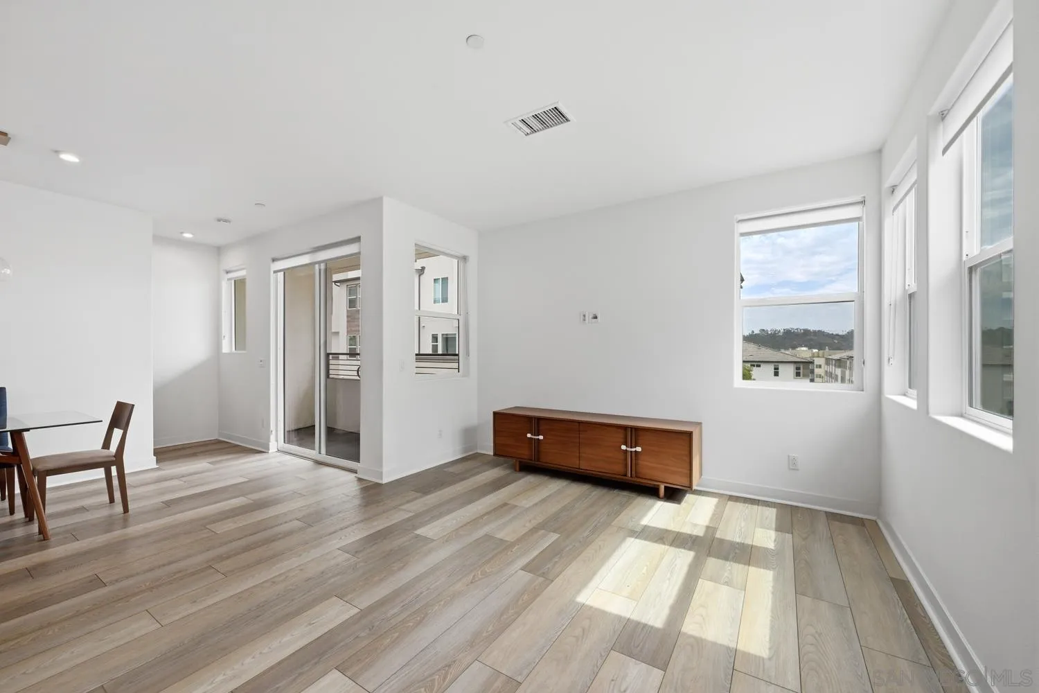 Photo #7: 260019258 Listing: Photo #7