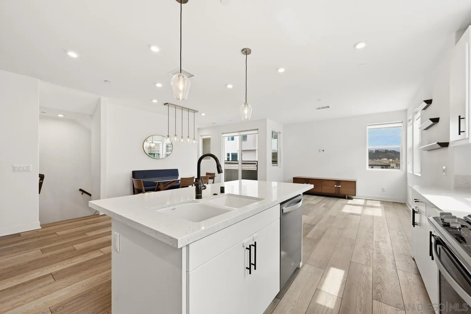 https://cdn.realtyfeed.com/cdn/127/260019258/e37cb72824ea6e34f603d00f353eaca1.webp