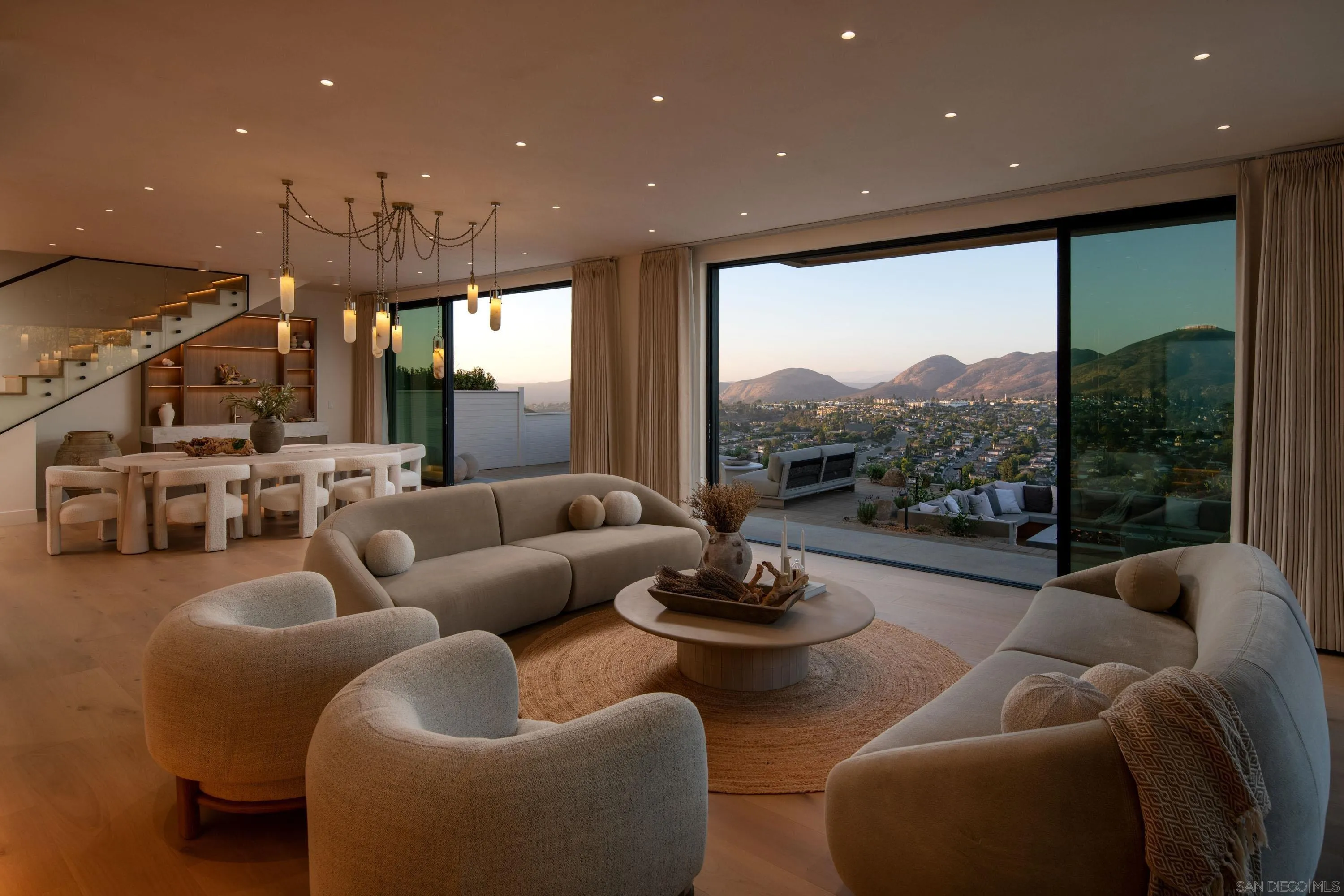 https://cdn.realtyfeed.com/cdn/127/260019259/0ce23dc9ebf352659fabe7178e72048d.webp