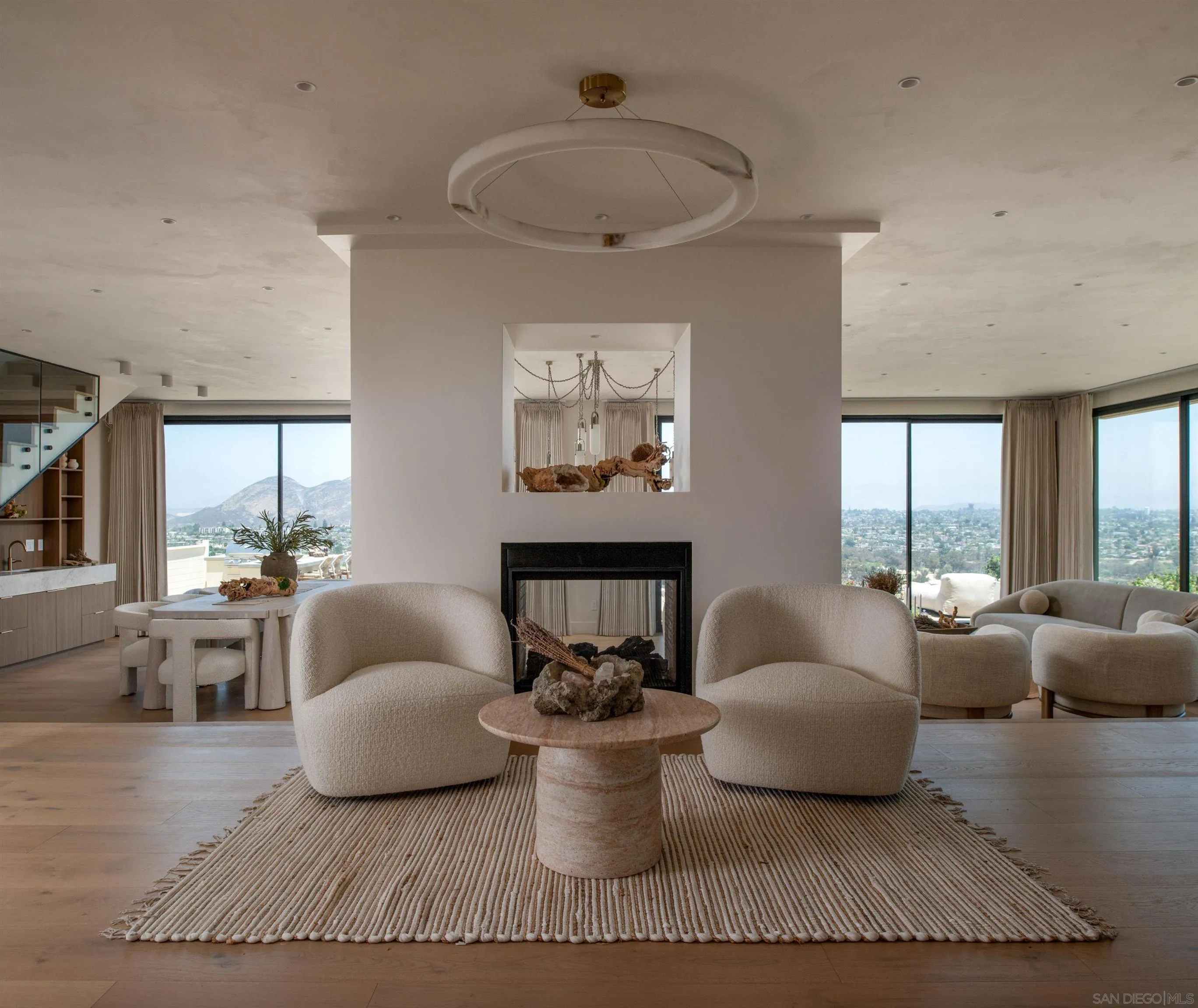 https://cdn.realtyfeed.com/cdn/127/260019259/866d2ba43d057af451d947ec455597ff.webp