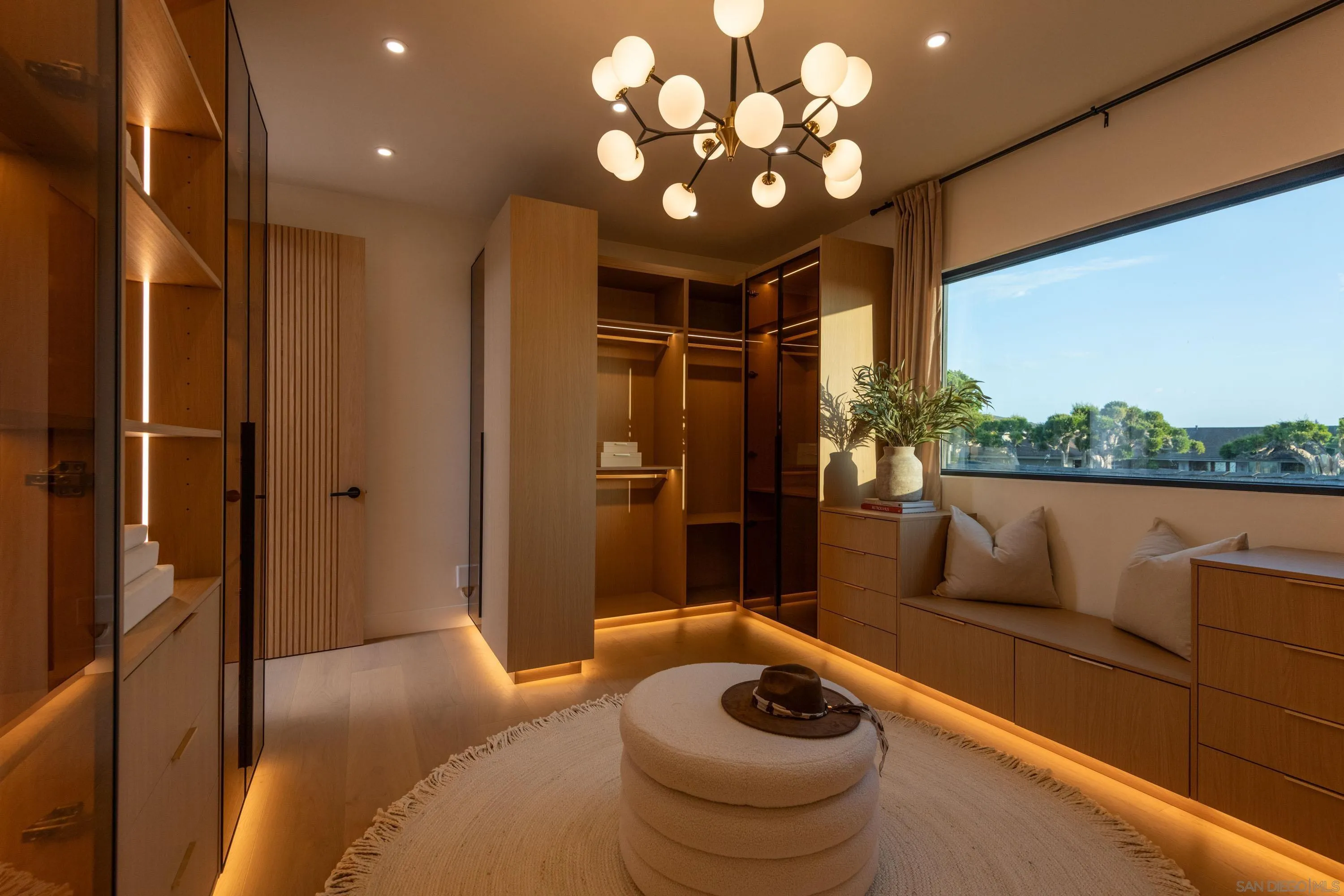 https://cdn.realtyfeed.com/cdn/127/260019259/cf822cc1ef98ae3d68d86a8ed2989b84.webp