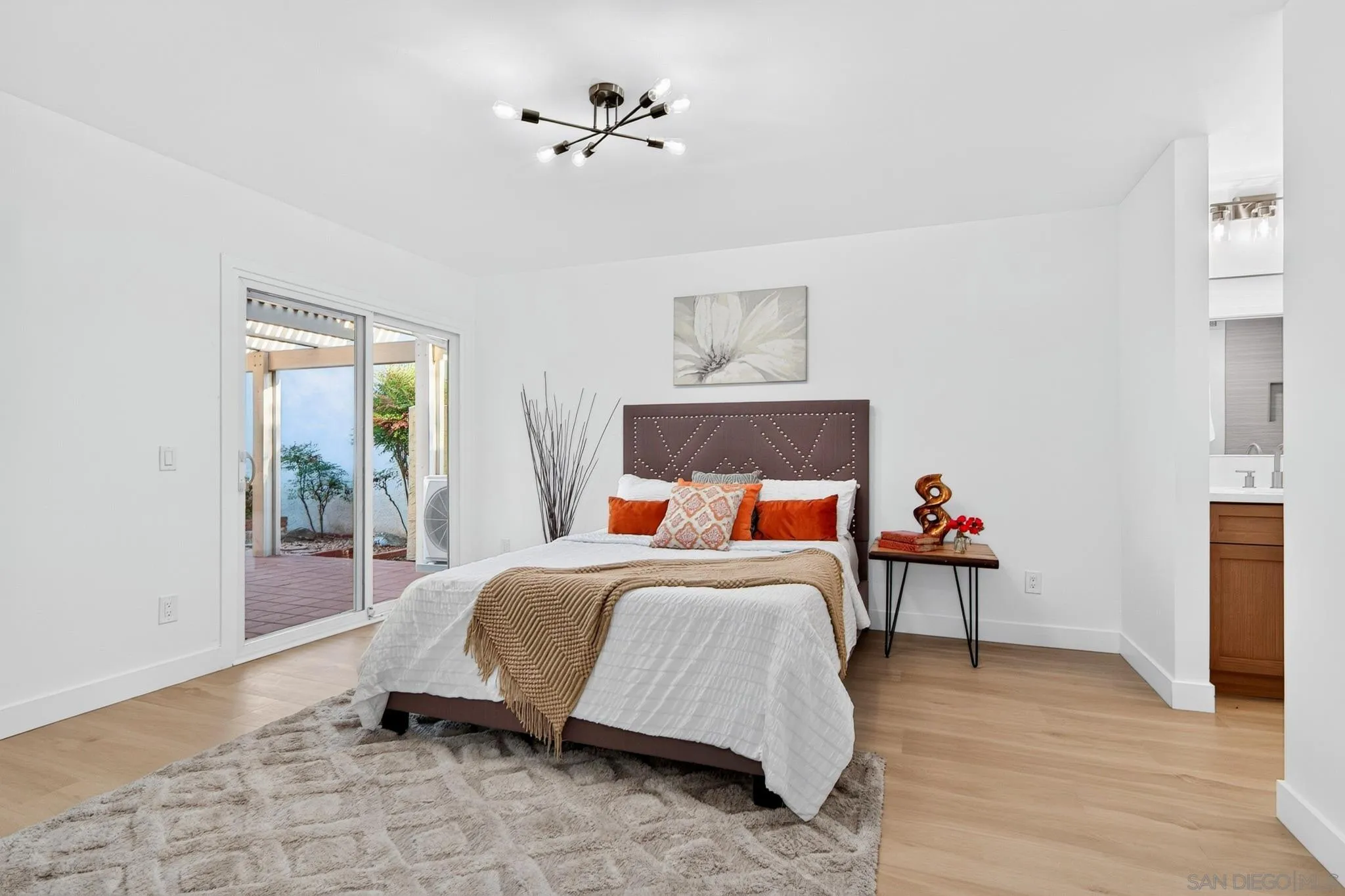 https://cdn.realtyfeed.com/cdn/127/260019260/0aaa586e8dc7d7d39be6ceccf9a0cdd5.webp