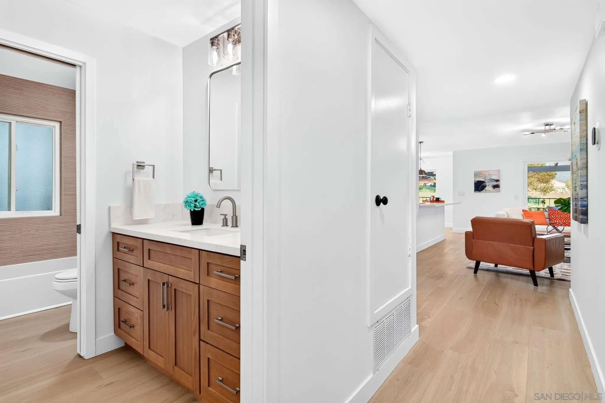 https://cdn.realtyfeed.com/cdn/127/260019260/26549d2f5383c6c95f244cb2fbac9b6d.webp