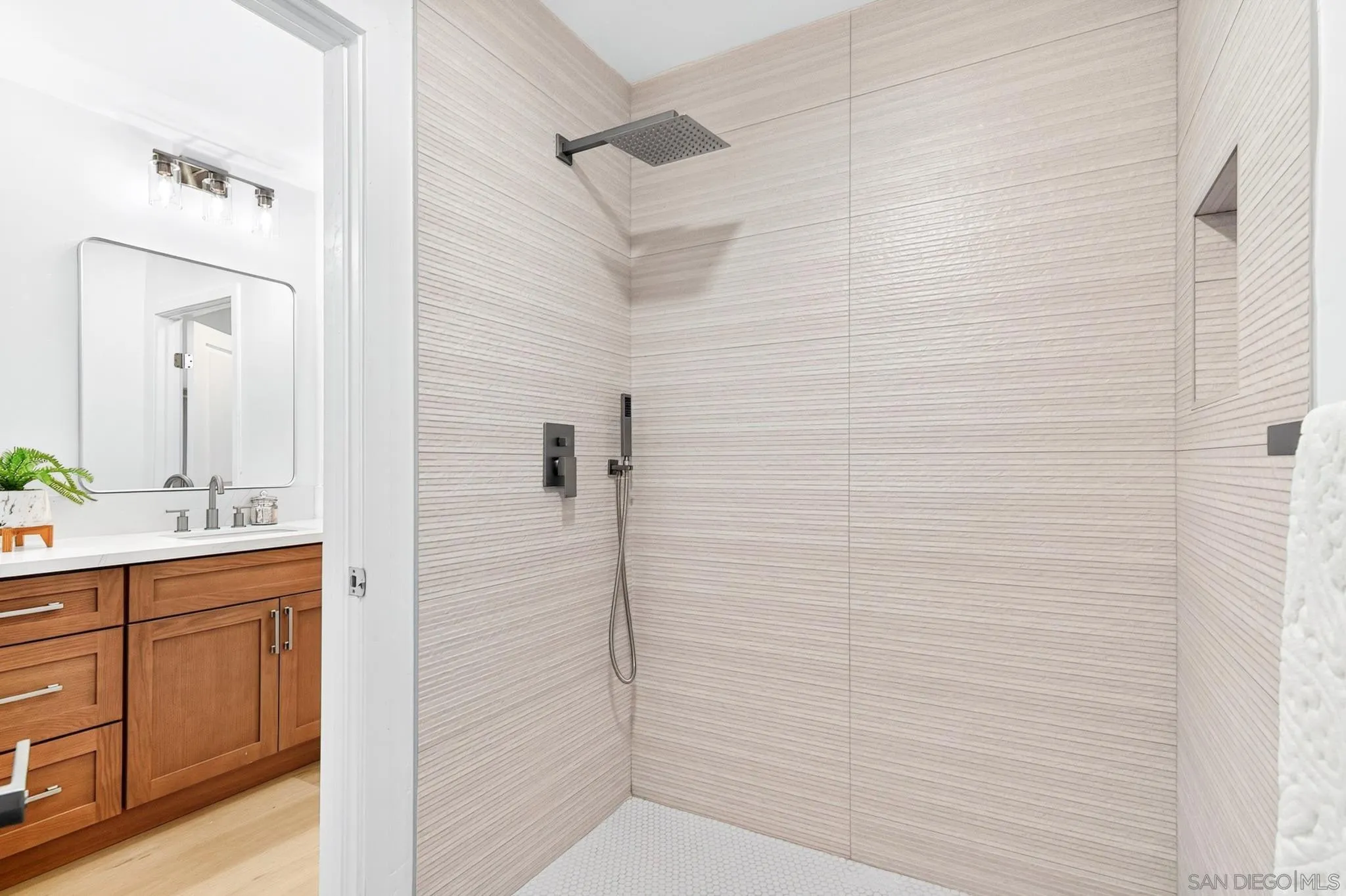 https://cdn.realtyfeed.com/cdn/127/260019260/4c622d78f2857cd01c58520bcdd2412e.webp