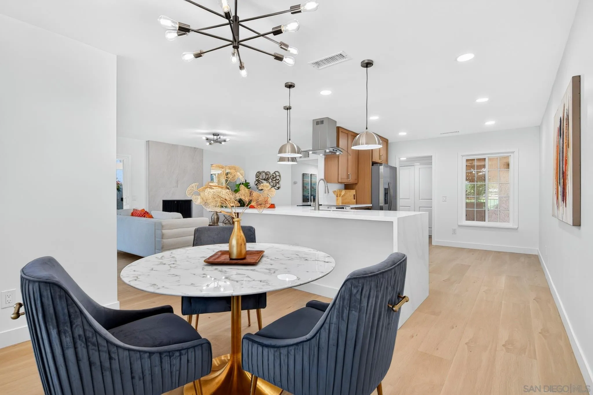 https://cdn.realtyfeed.com/cdn/127/260019260/721484f33a4cbb27c5863cbb82de4e63.webp